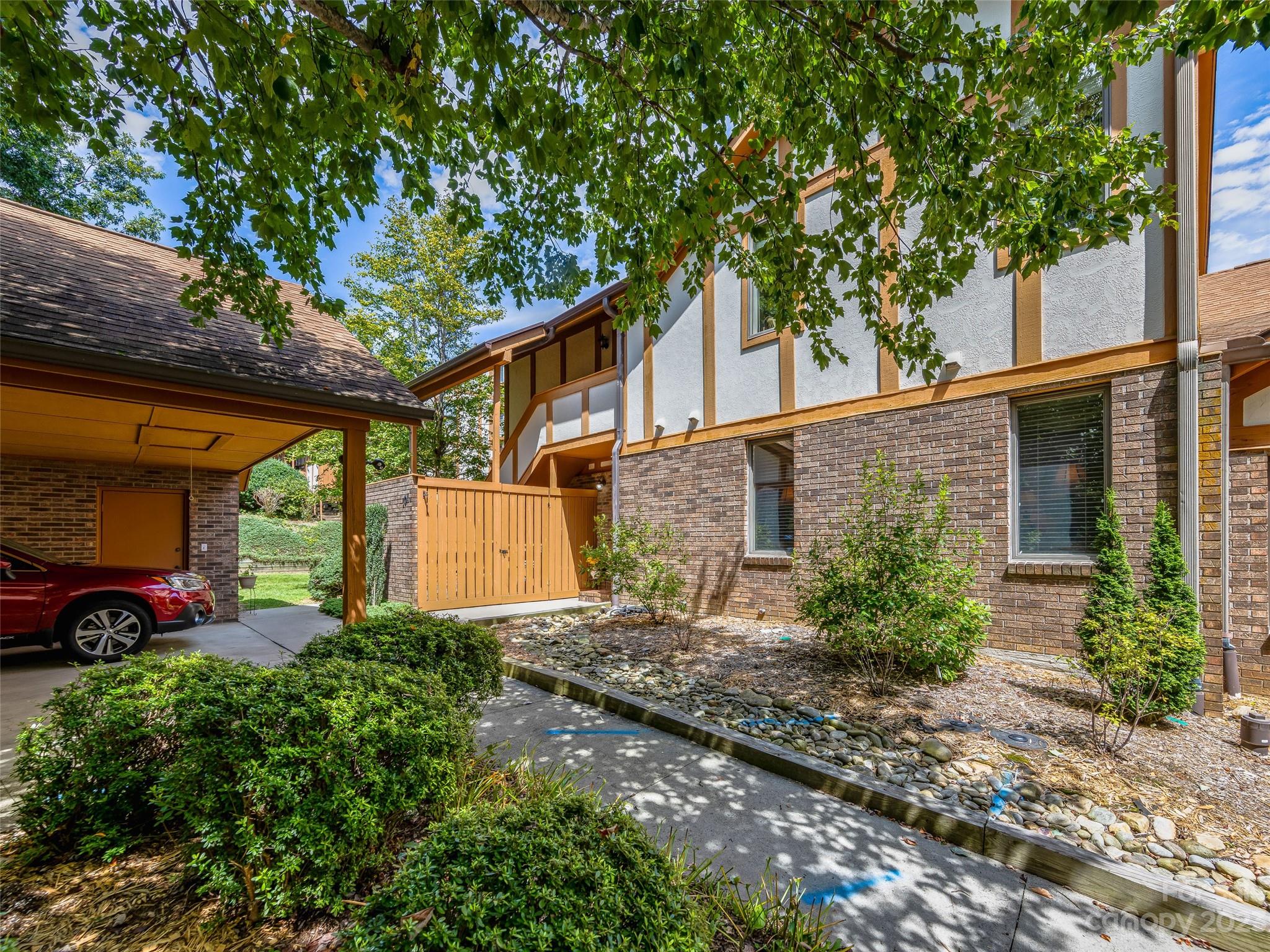 Fleetwood Plaza - Residential