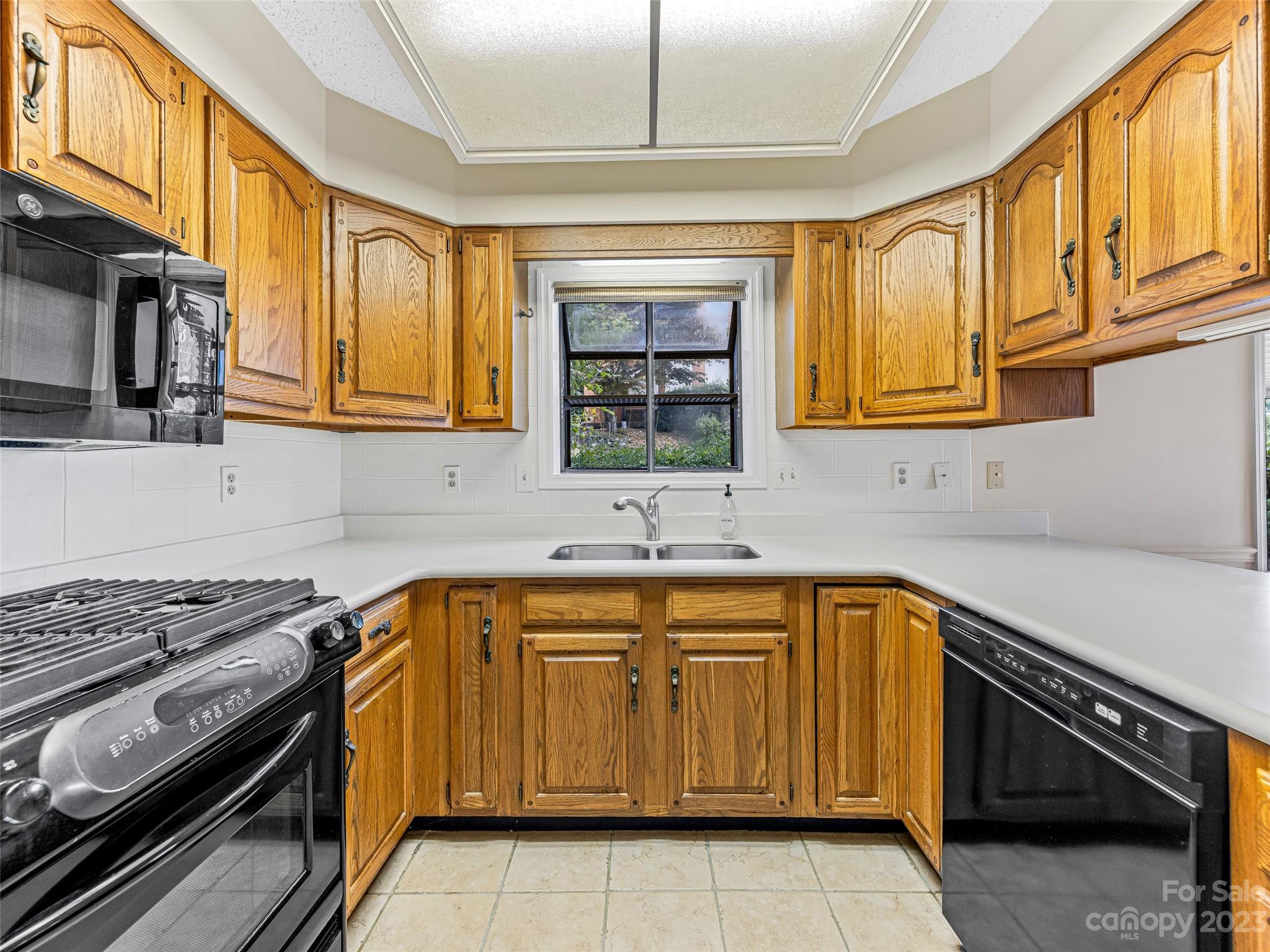 Fleetwood Plaza - Residential