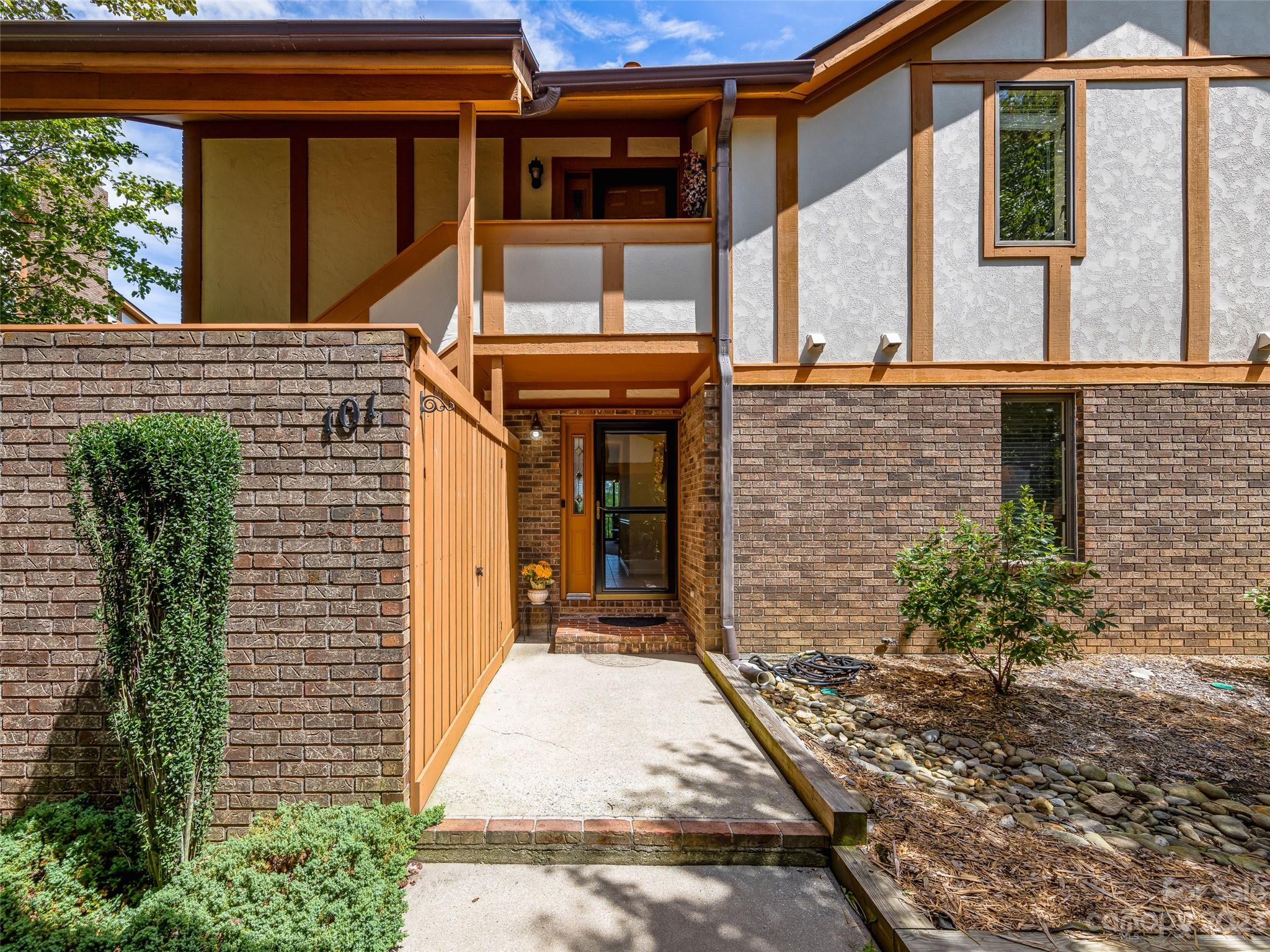 Fleetwood Plaza - Residential