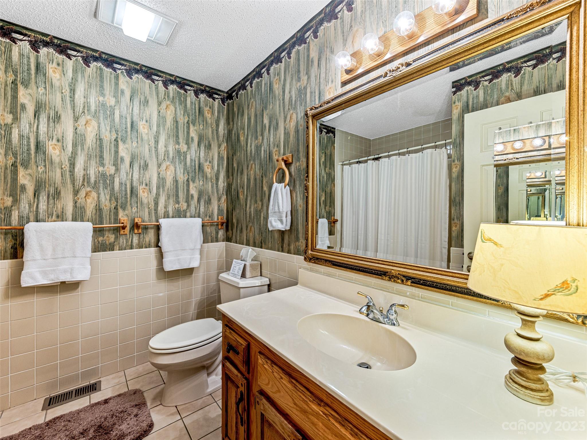 Fleetwood Plaza - Residential