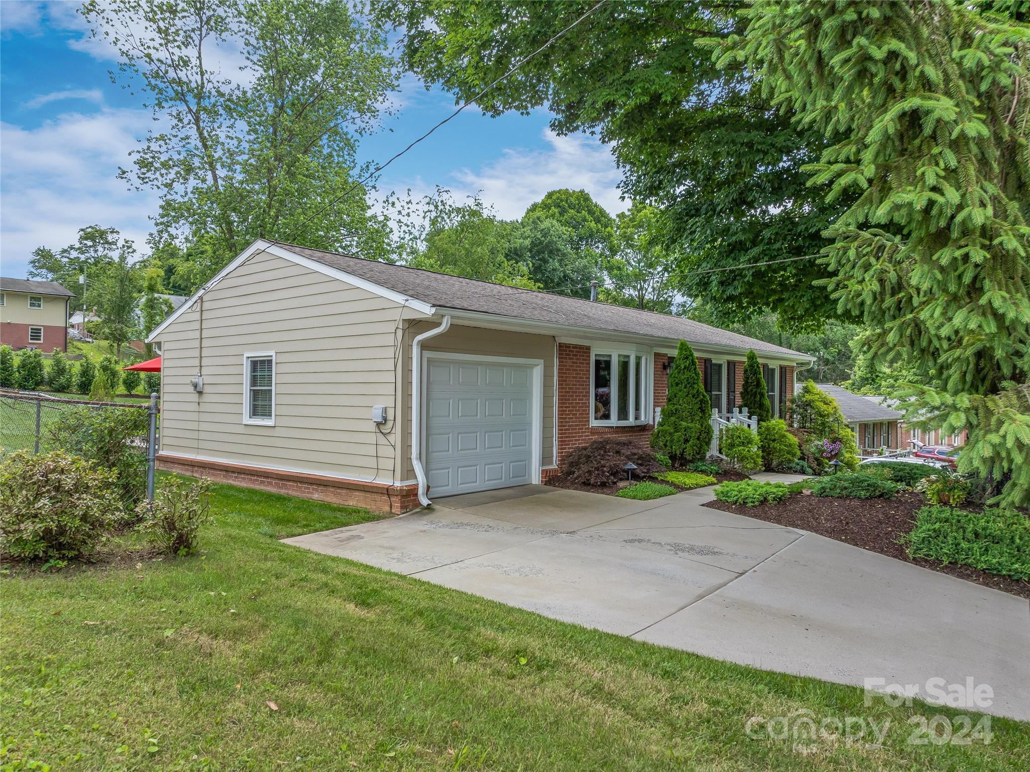 Knollwood - Residential