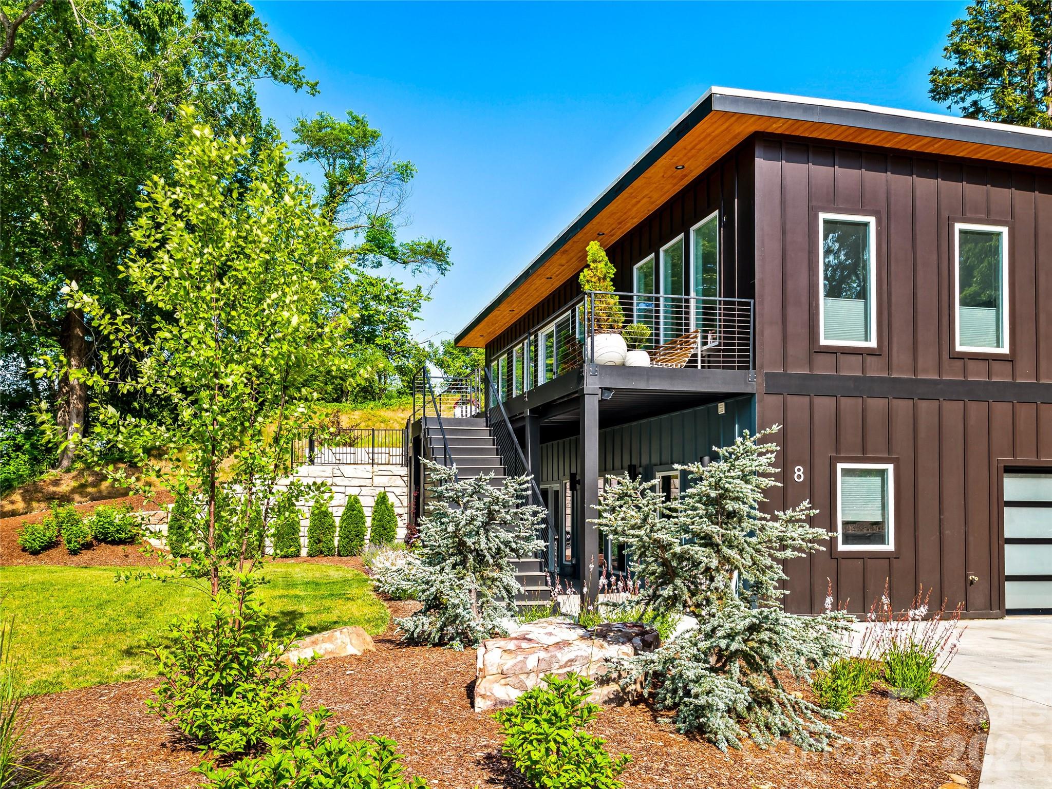 8 Midland Drive