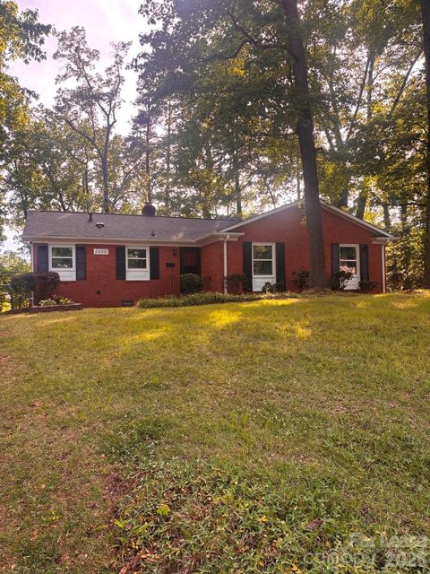 Photo of 1400 Hillwood Court, Charlotte, NC 28210 (MLS # 4350578)