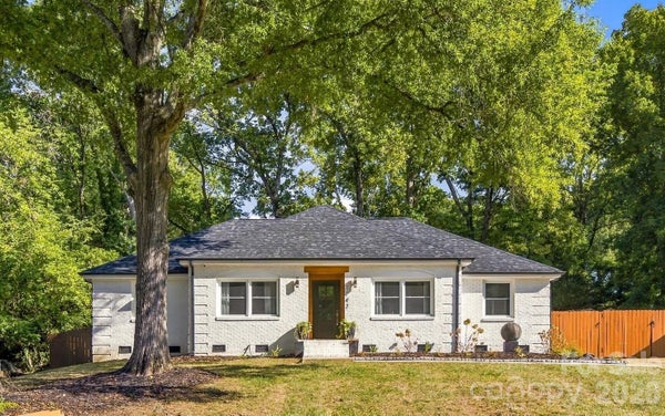 1142 FOX RUN DR, CHARLOTTE, NC 28212 - Image 8d4c4afa908ec6aa28a267125f9989ea/2976377924