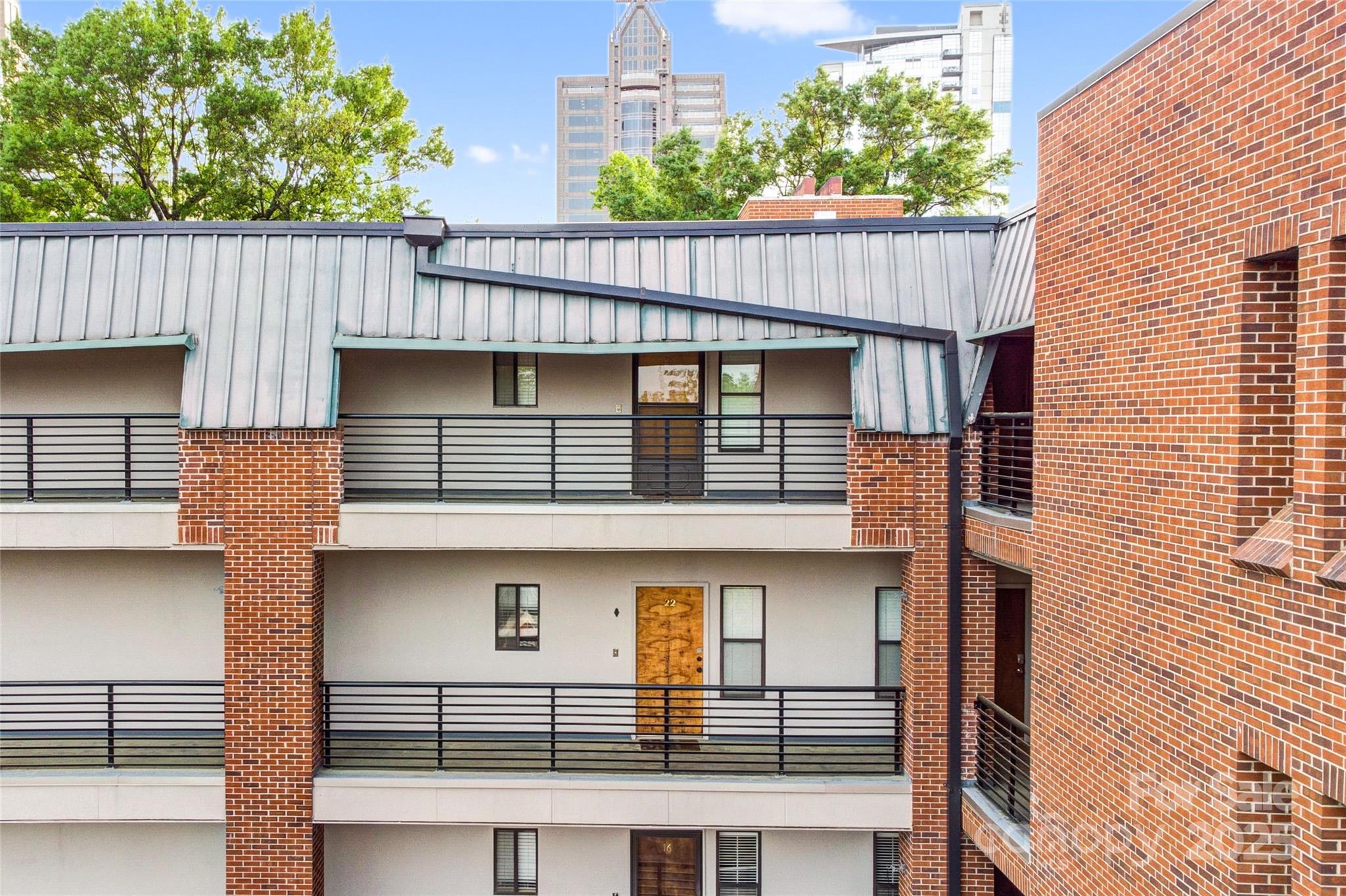 224 N Poplar Street 28