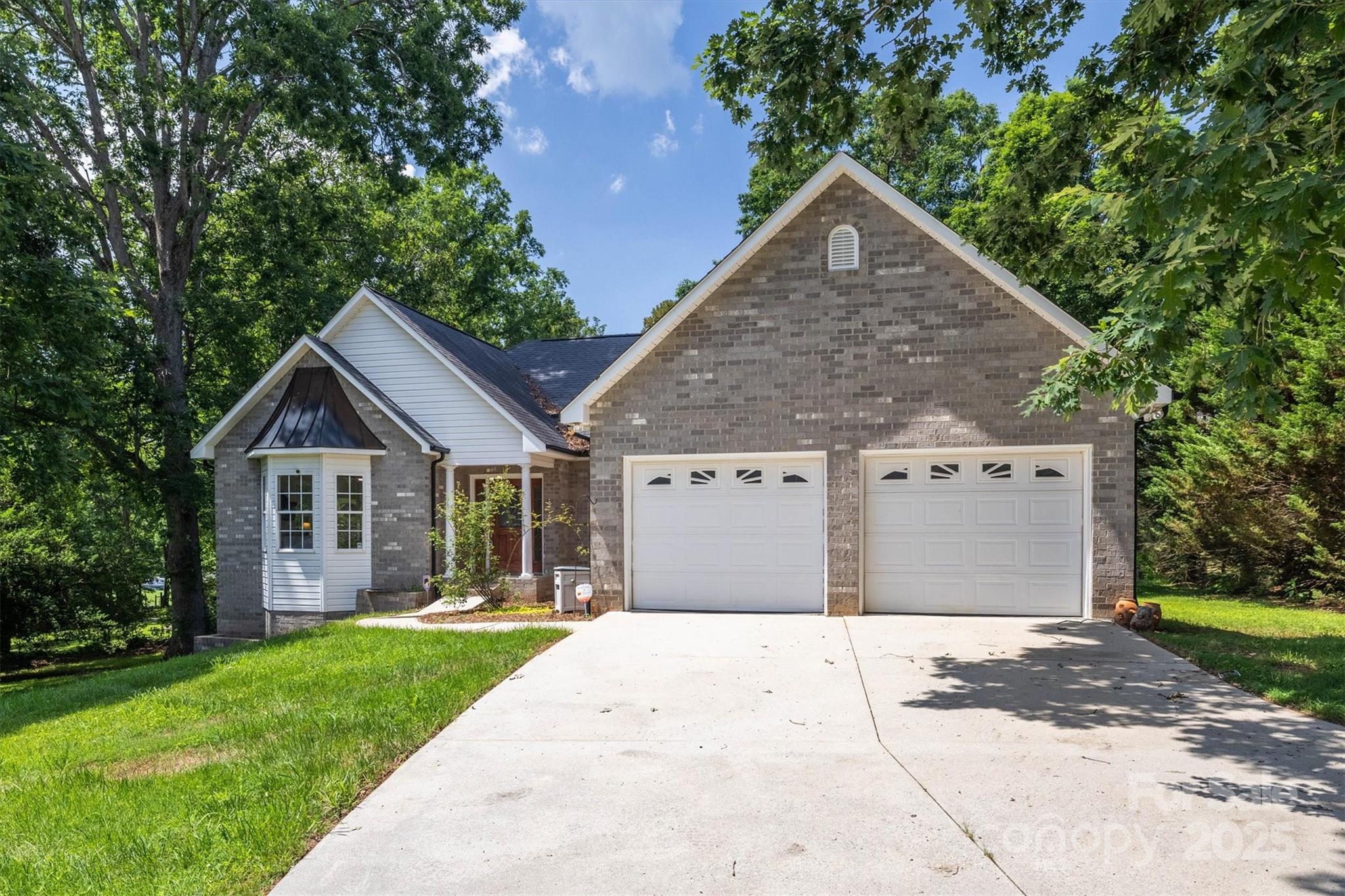 2763 W Winds Drive