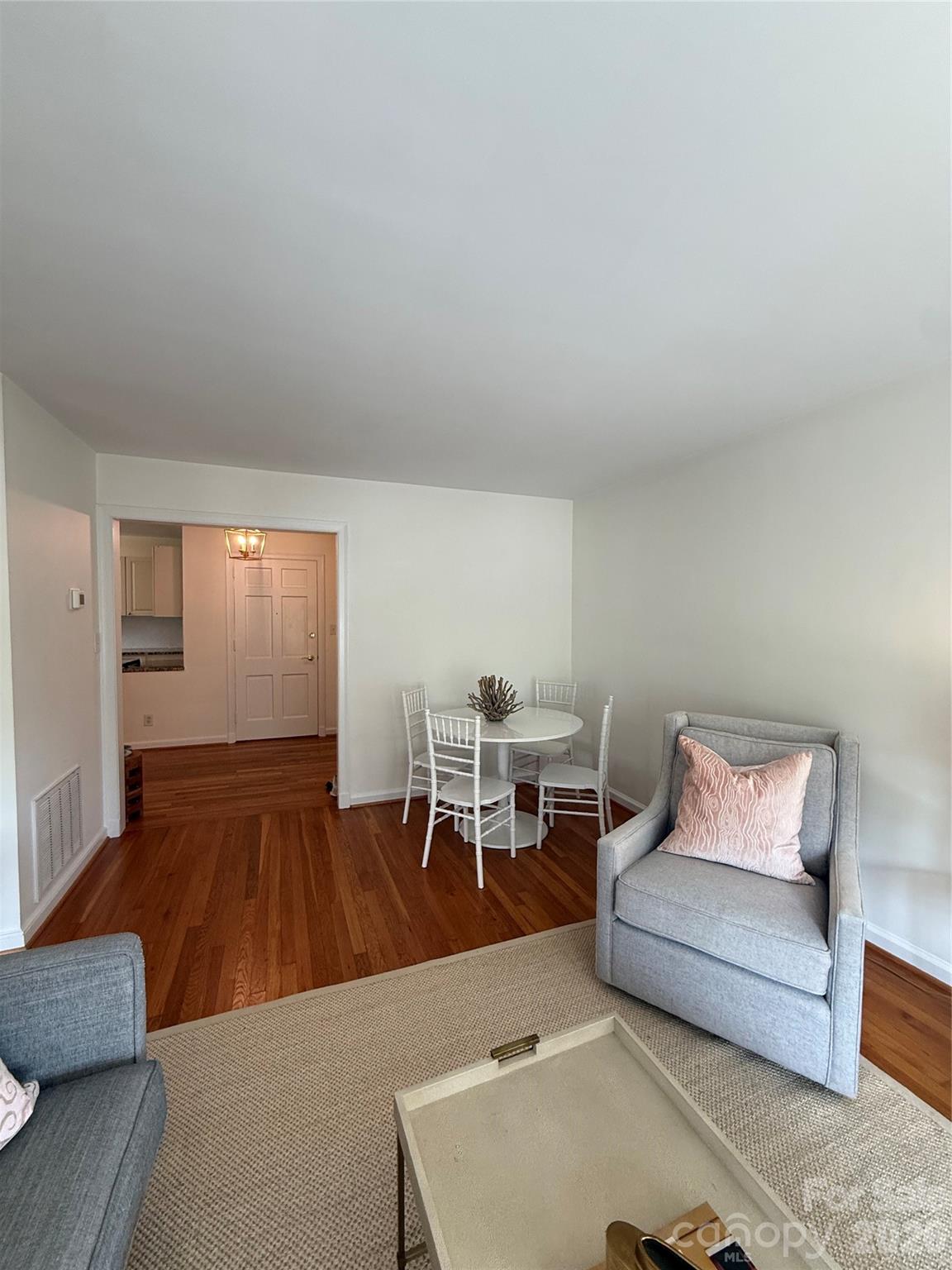 105 S Laurel Avenue 92B