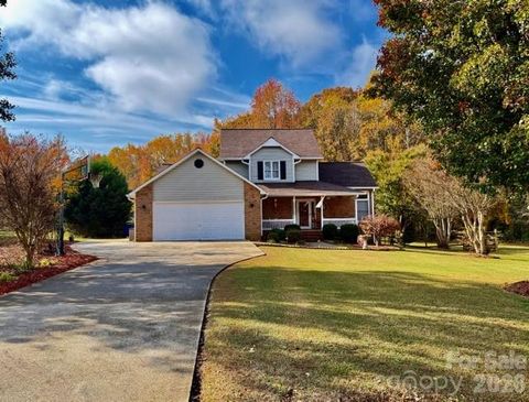 Photo of 300 Kilmer Lane, Mooresville, NC 28115 (MLS # 4337931)
