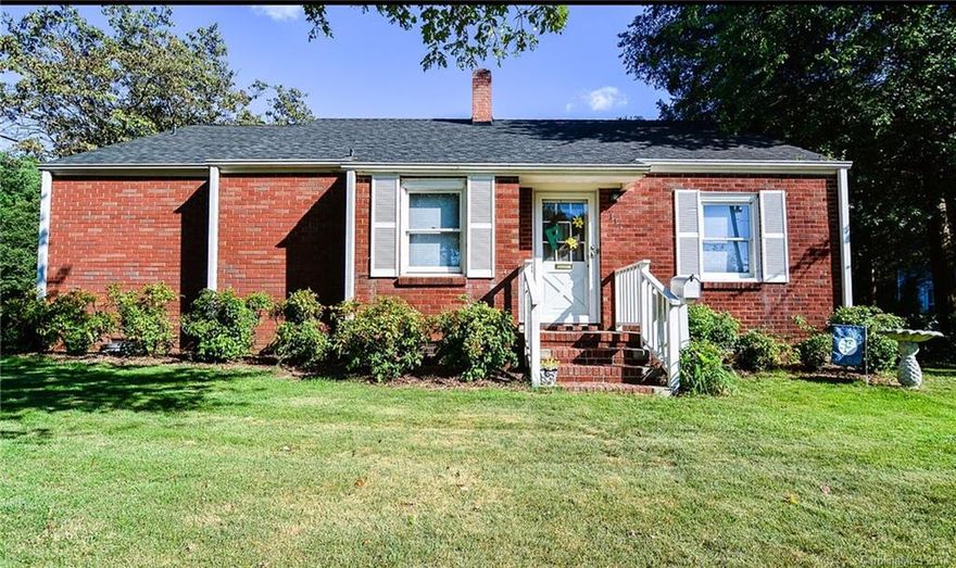 Adorable home in the heart of downtown Fort Mill. This home is immaculate and well cared for. Your buyer will love the spacious layout, many cabinets for storage, nooks and a large closet in the laundry area. This home is a perfect bungalow style retreat.