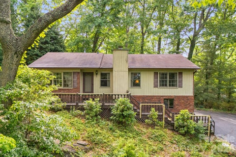 Photo of 636 Goldview Drive, Hendersonville, NC 28791 (MLS # 4421812)