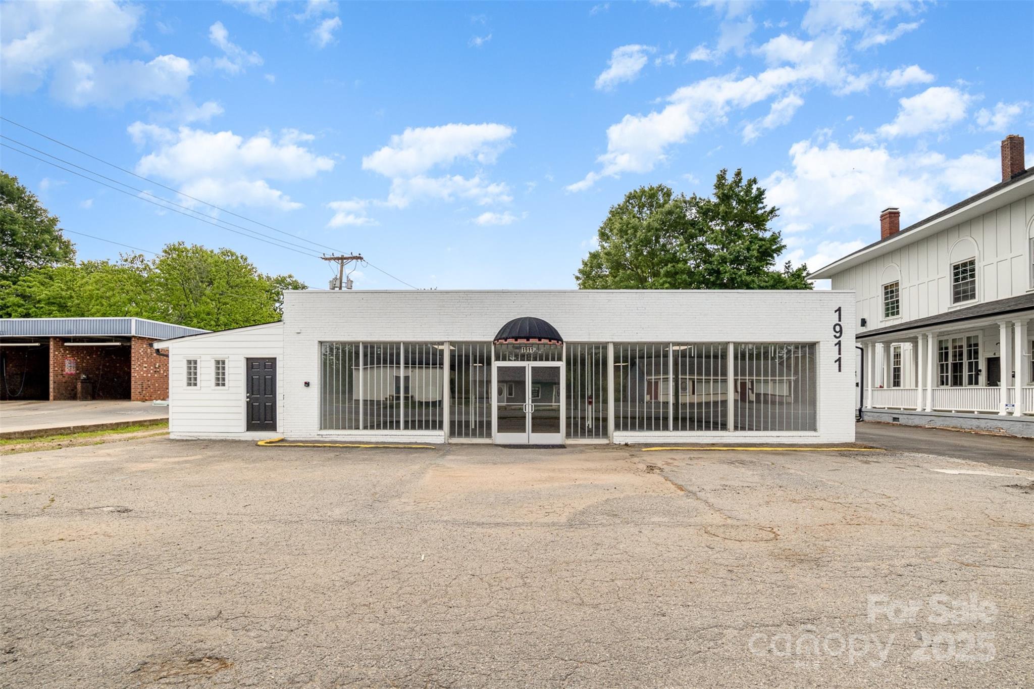 1911 E Ozark Avenue