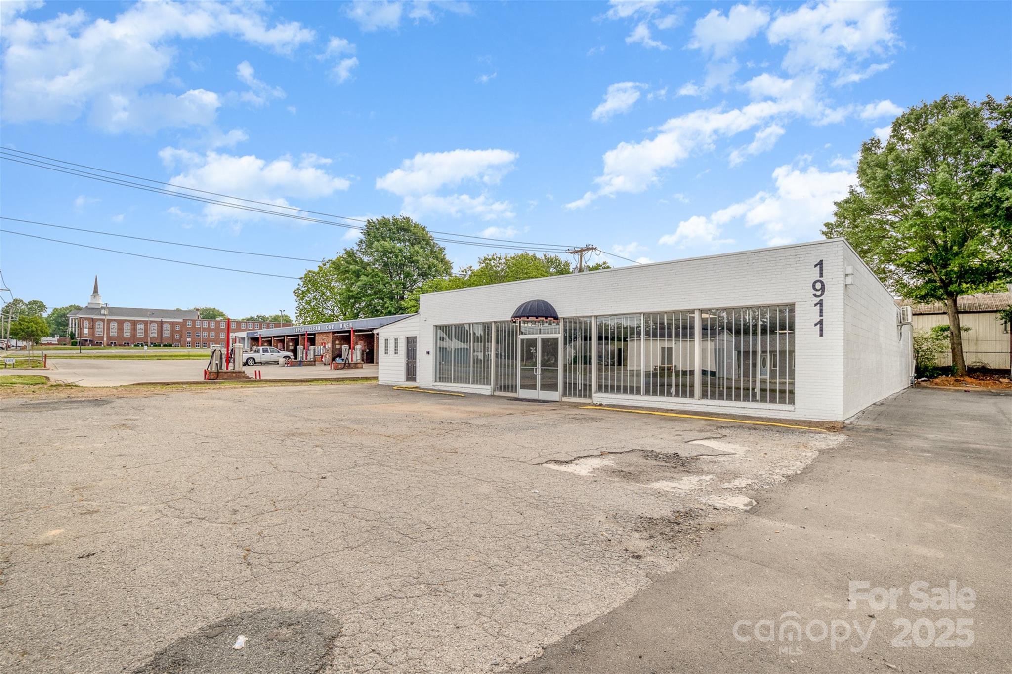 1911 E Ozark Avenue