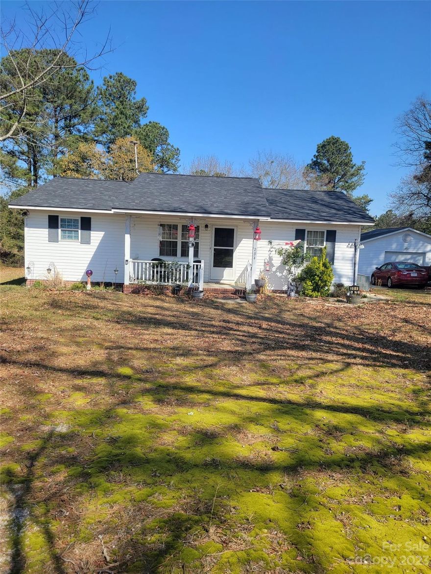 Who doesn't want to live close to a lake? Here is an opportunity to live minutes away from beautiful Lake Robinson! Launching your boat or going fishing is just minutes away from this home! You don't want to miss this 3 Bedroom 2 Bath home with an extra large laundry room (w/d remains), a garden tub in the primary bath and a walk in tub in the guest bath.  Home also features a detached single car garage providing additional storage, screened in deck to enjoy the tranquility of the back yard and a covered patio in the back yard has electricity, an outdoor sink and pizza oven!