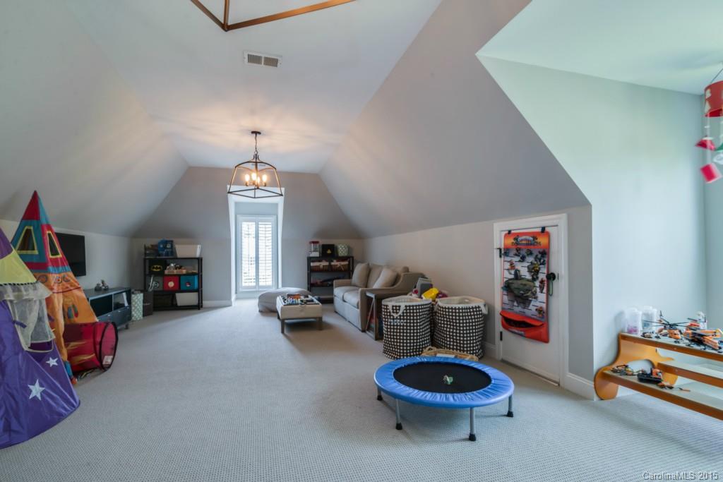 The Peninsula - Residential