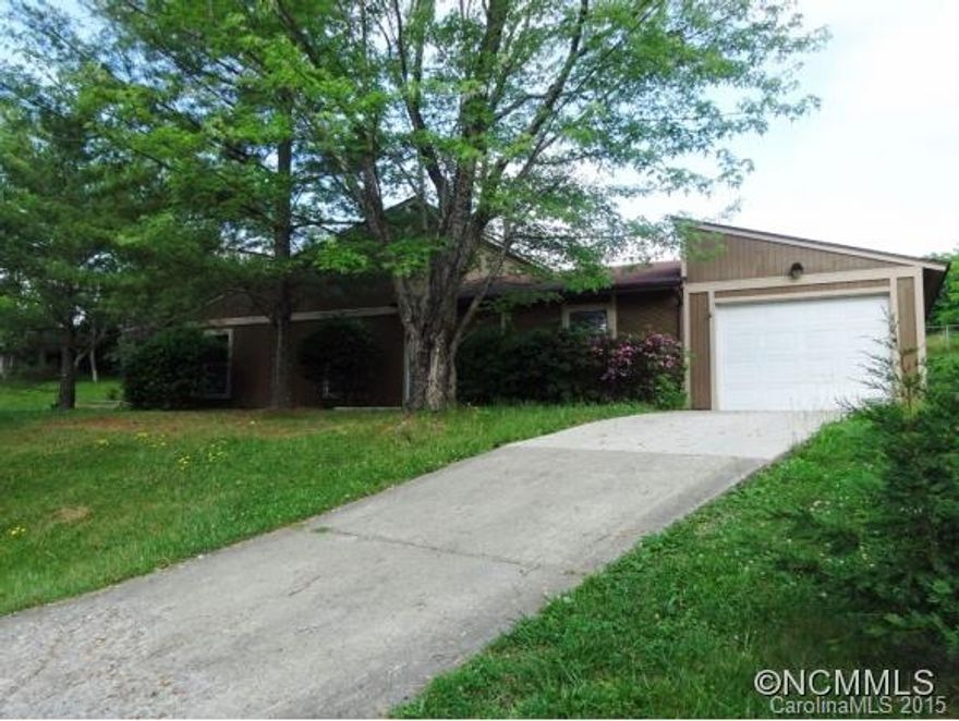 Sweet 3 bedroom/2 bath Ranch style home on cul-de-sac. Open floorplan with wood accent ceilings, cute kitchen with breakfast bar, living room with fireplace (has been covered), and garage. Nice lot with mature trees, fenced back yard and large back concrete patio. Close to shopping and just minutes to Downtown. Home is in good condition but sold as is. Home inspection completed and seller has repaired most of the items.