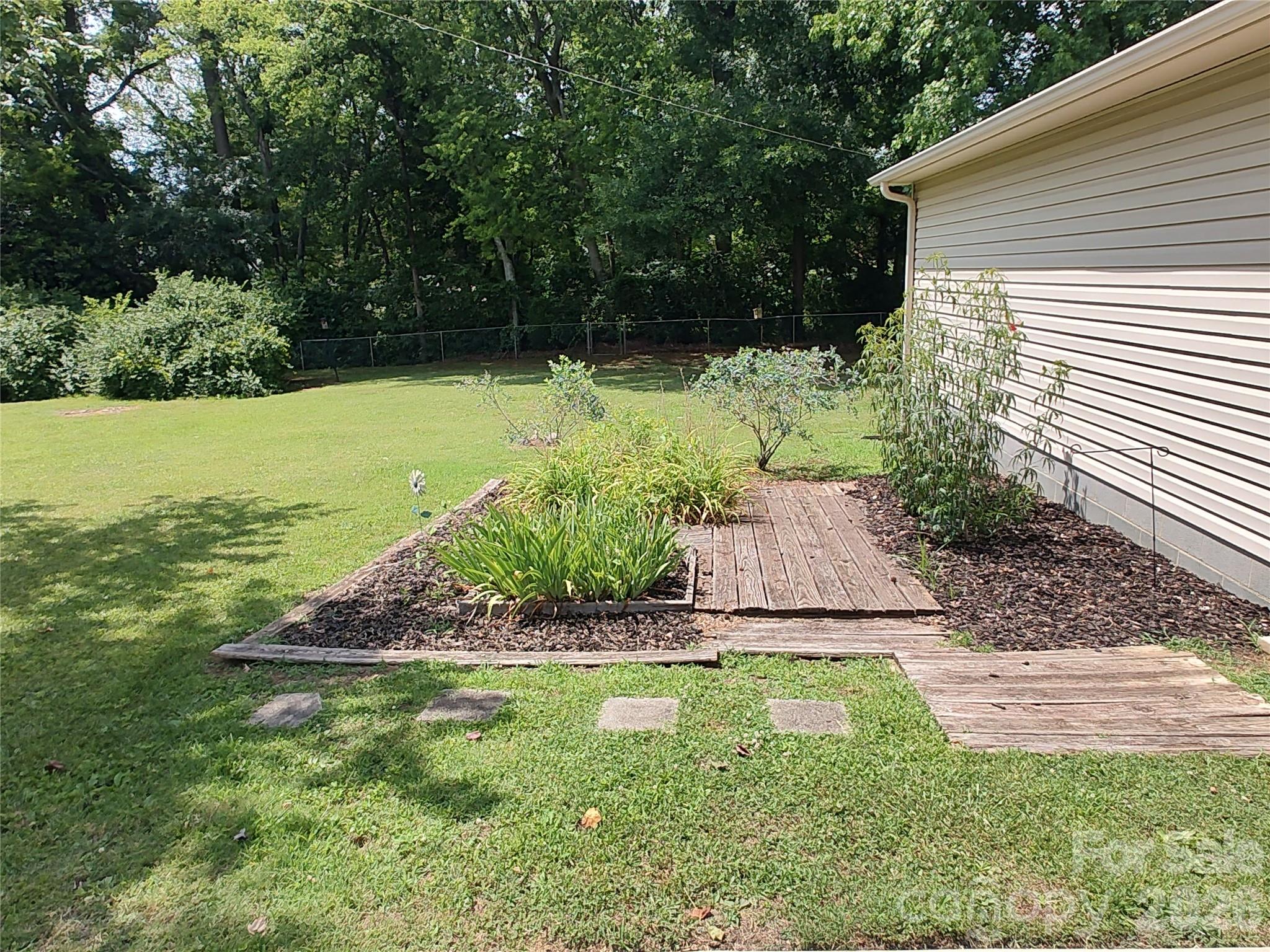 822 Rubens Road SW