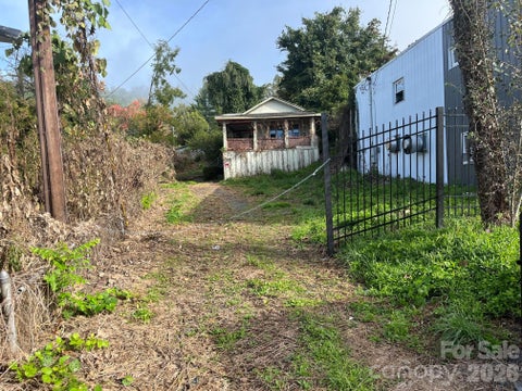 Photo of 605 Oak Avenue, Spruce Pine, NC 28777 (MLS # 4437089)