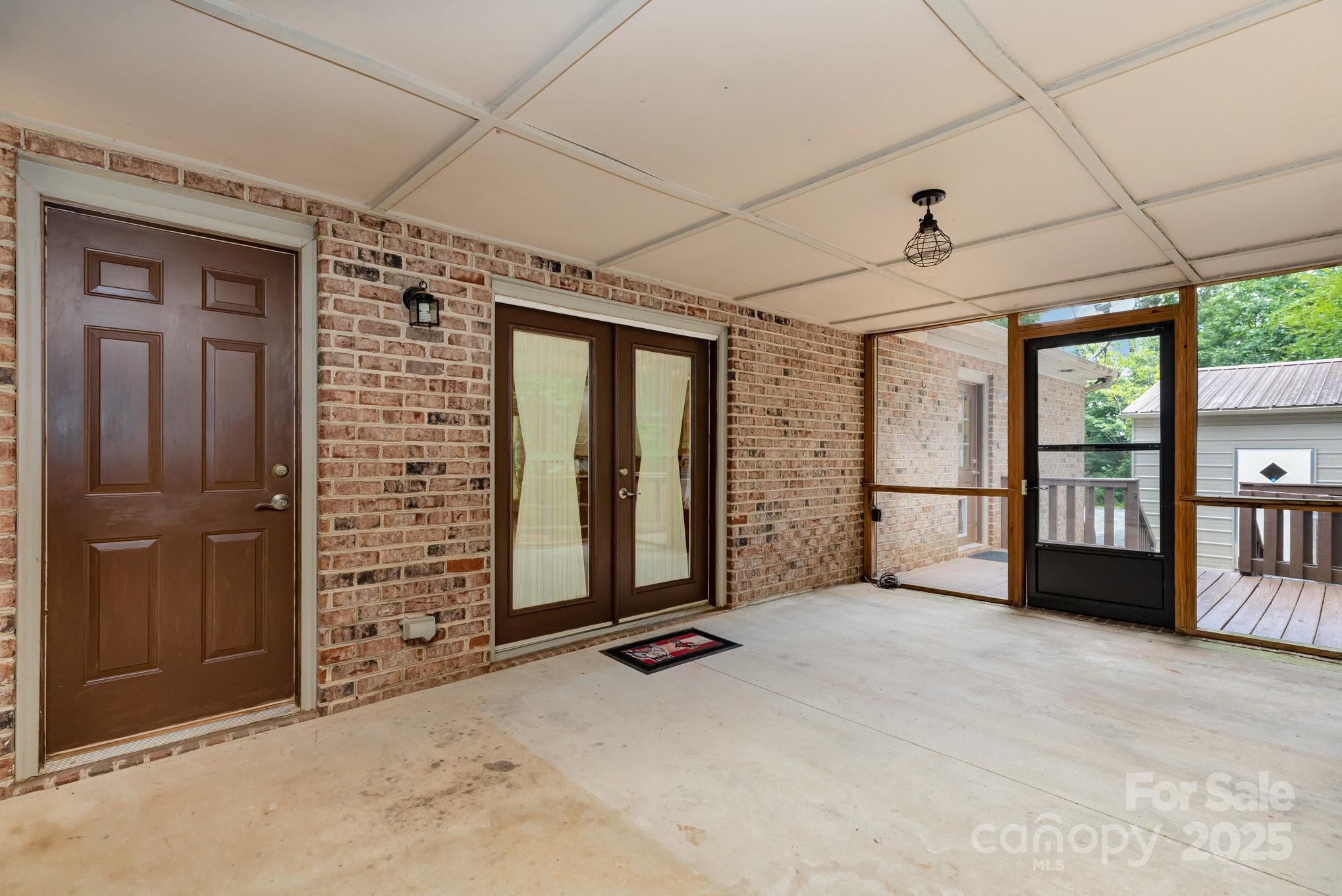 1009 James Street