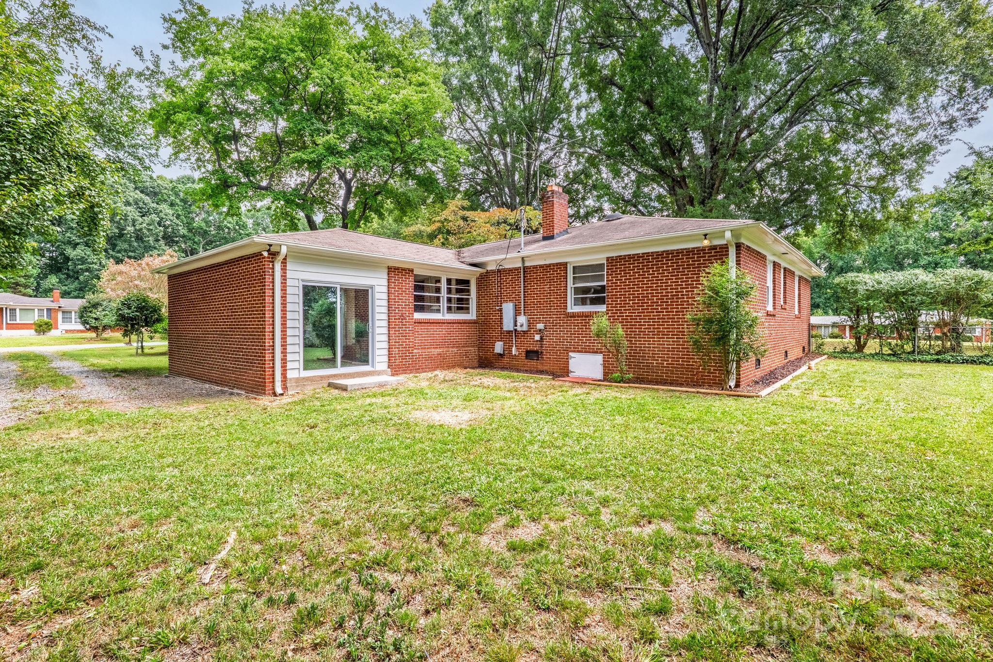 5443 Hilltop Circle