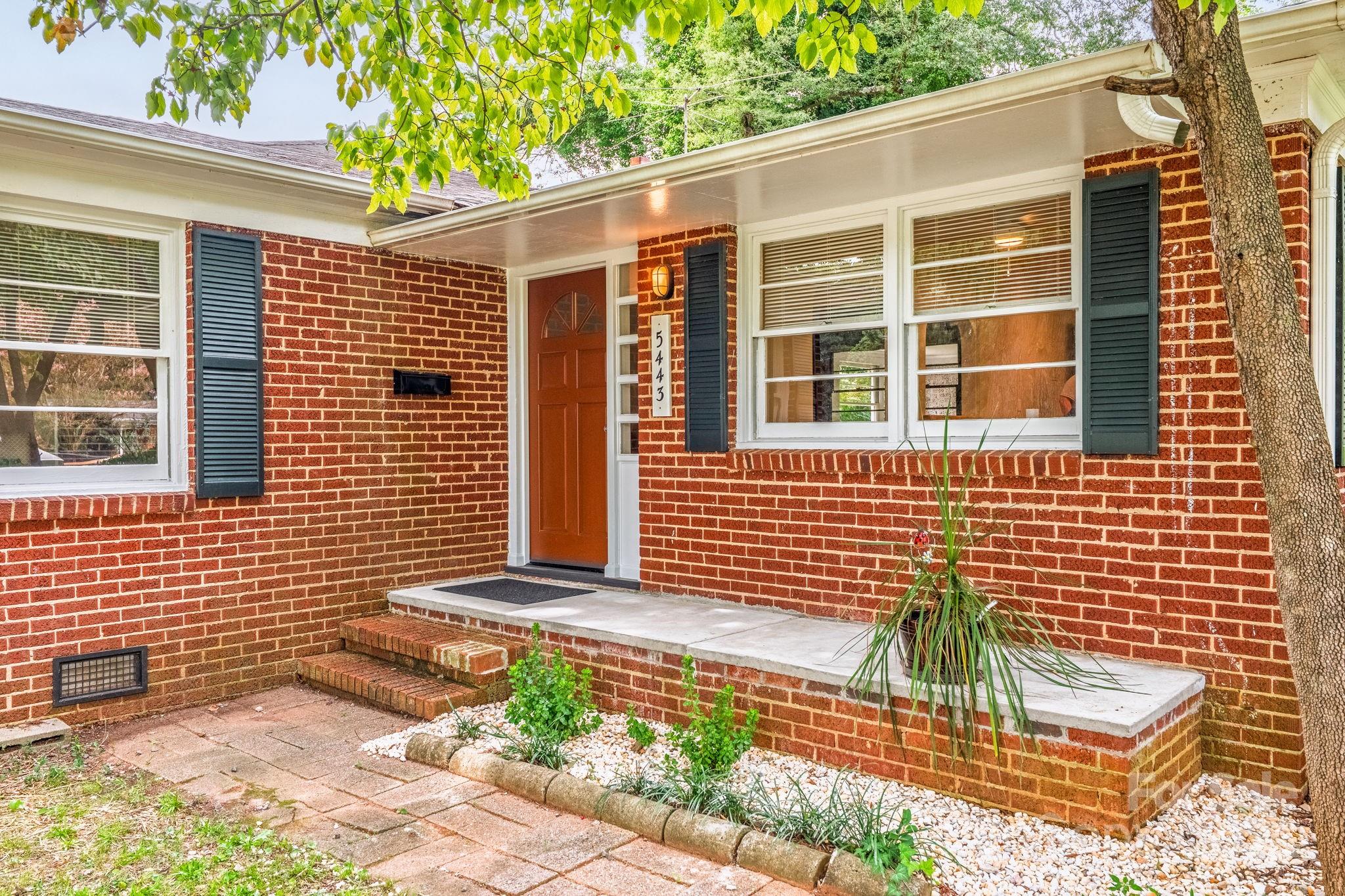 5443 Hilltop Circle