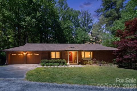 Photo of 14 N Willow Wood Trail, Hendersonville, NC 28739 (MLS # 4372709)