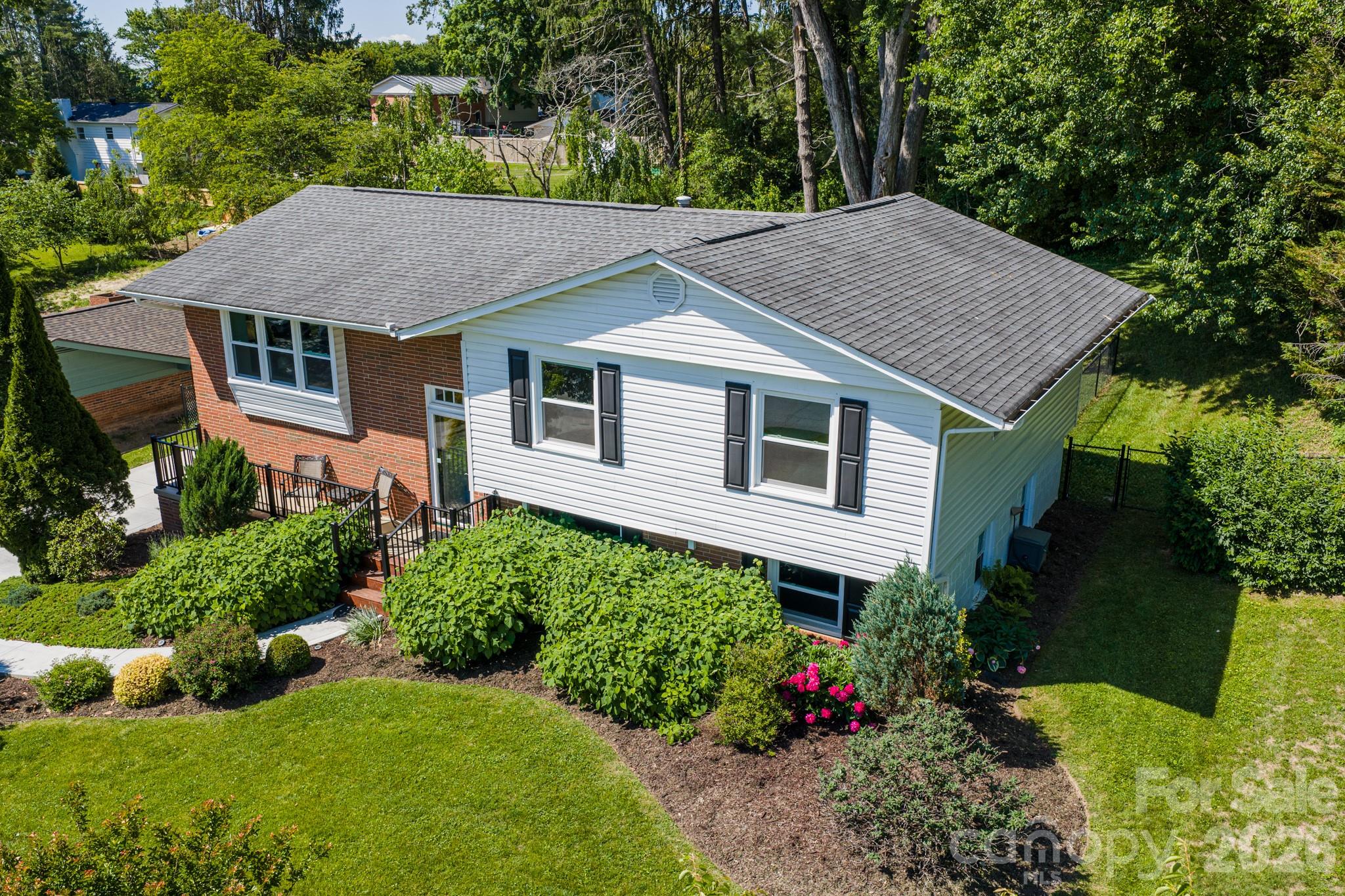 11 Summit Drive