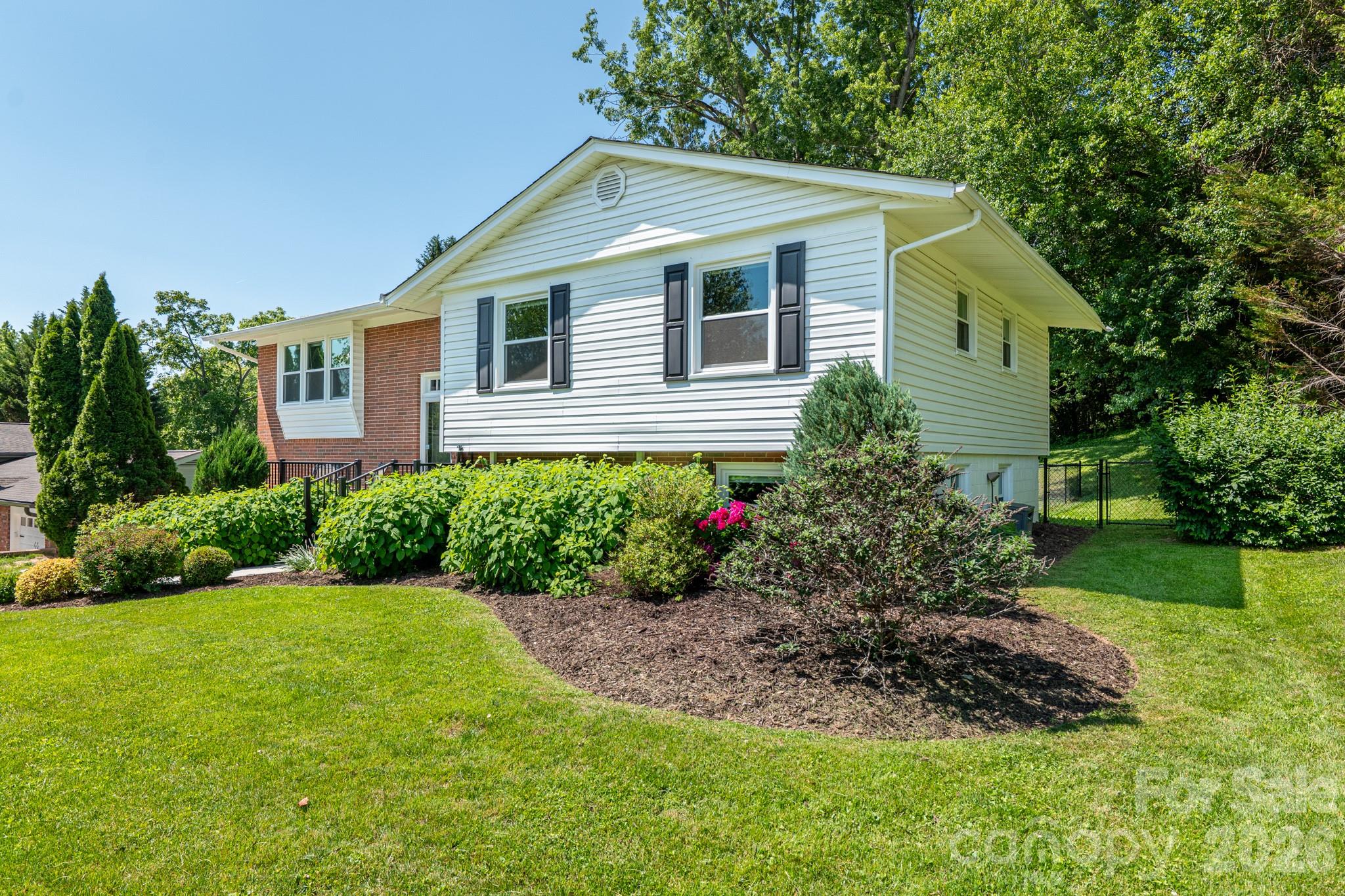 11 Summit Drive