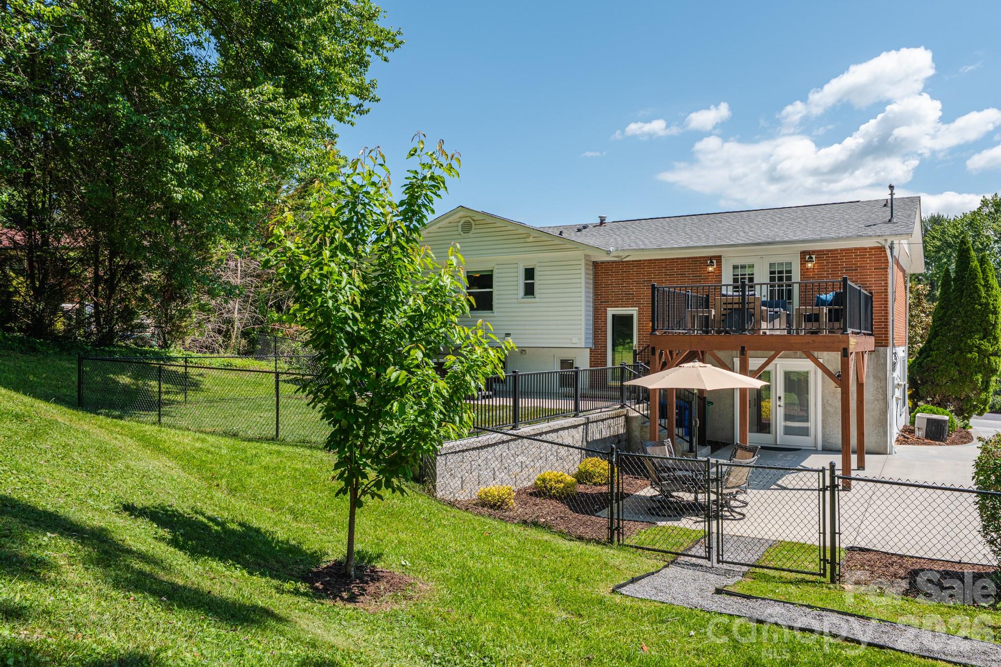 11 Summit Drive