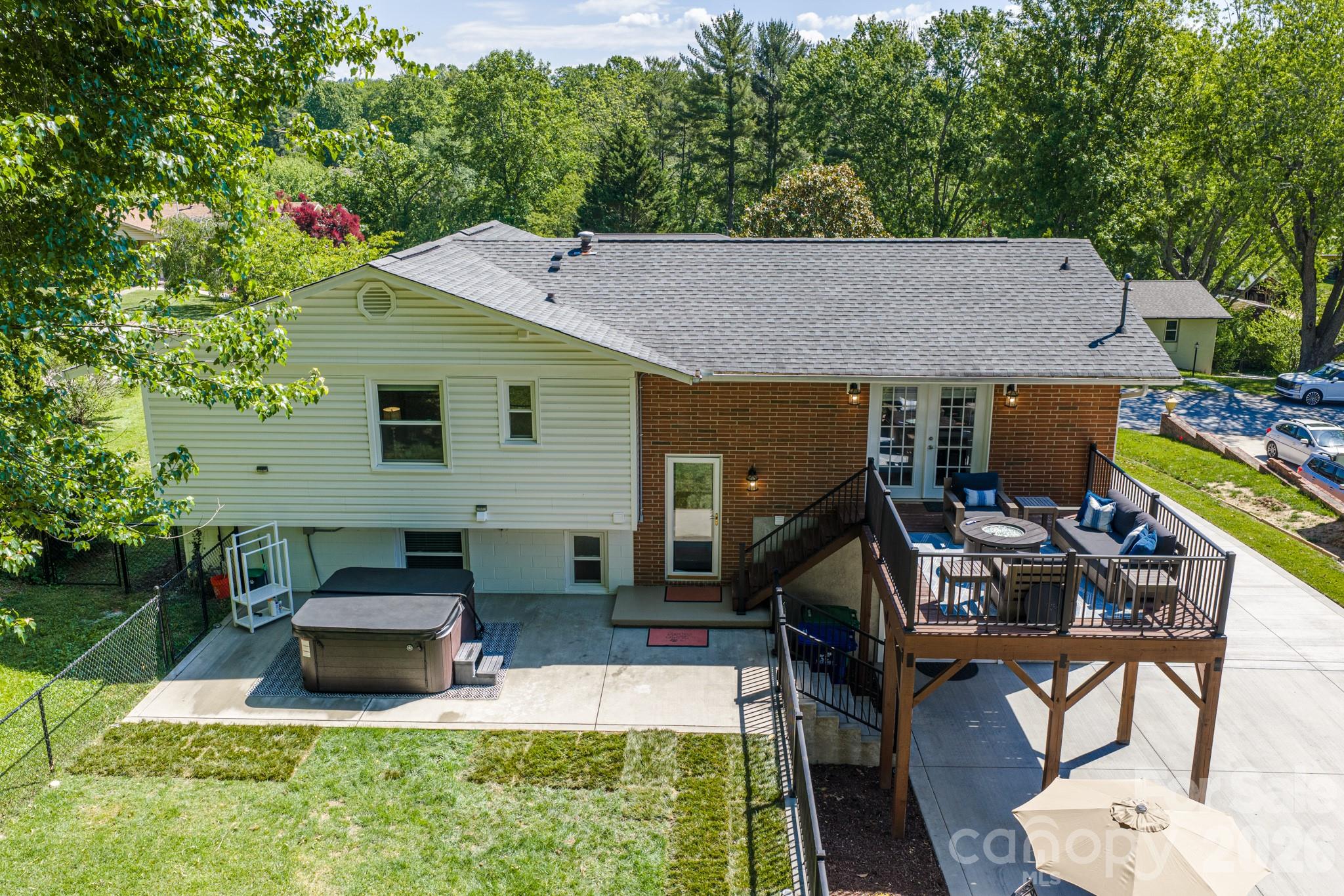11 Summit Drive