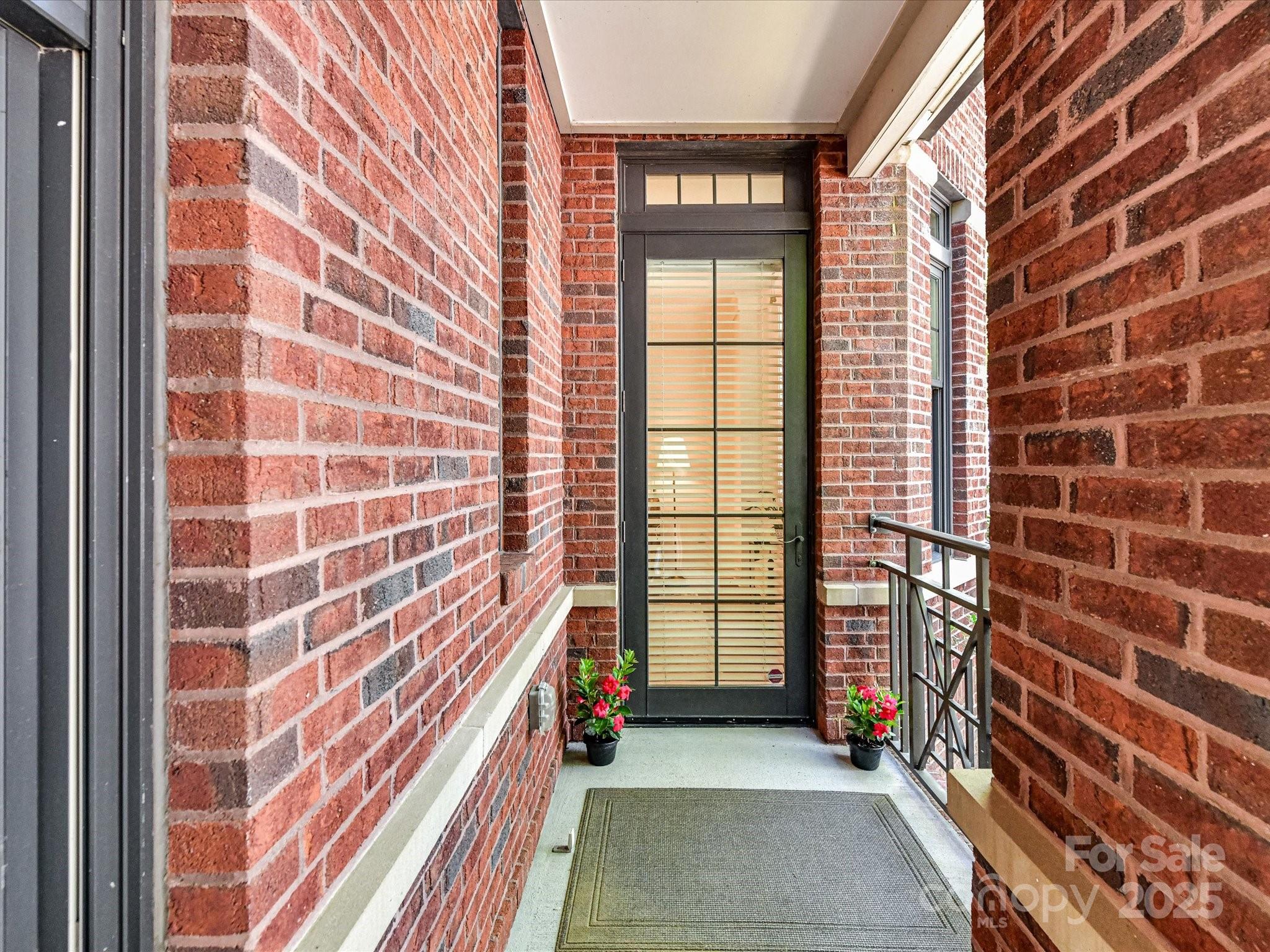 2810 Selwyn Avenue 104
