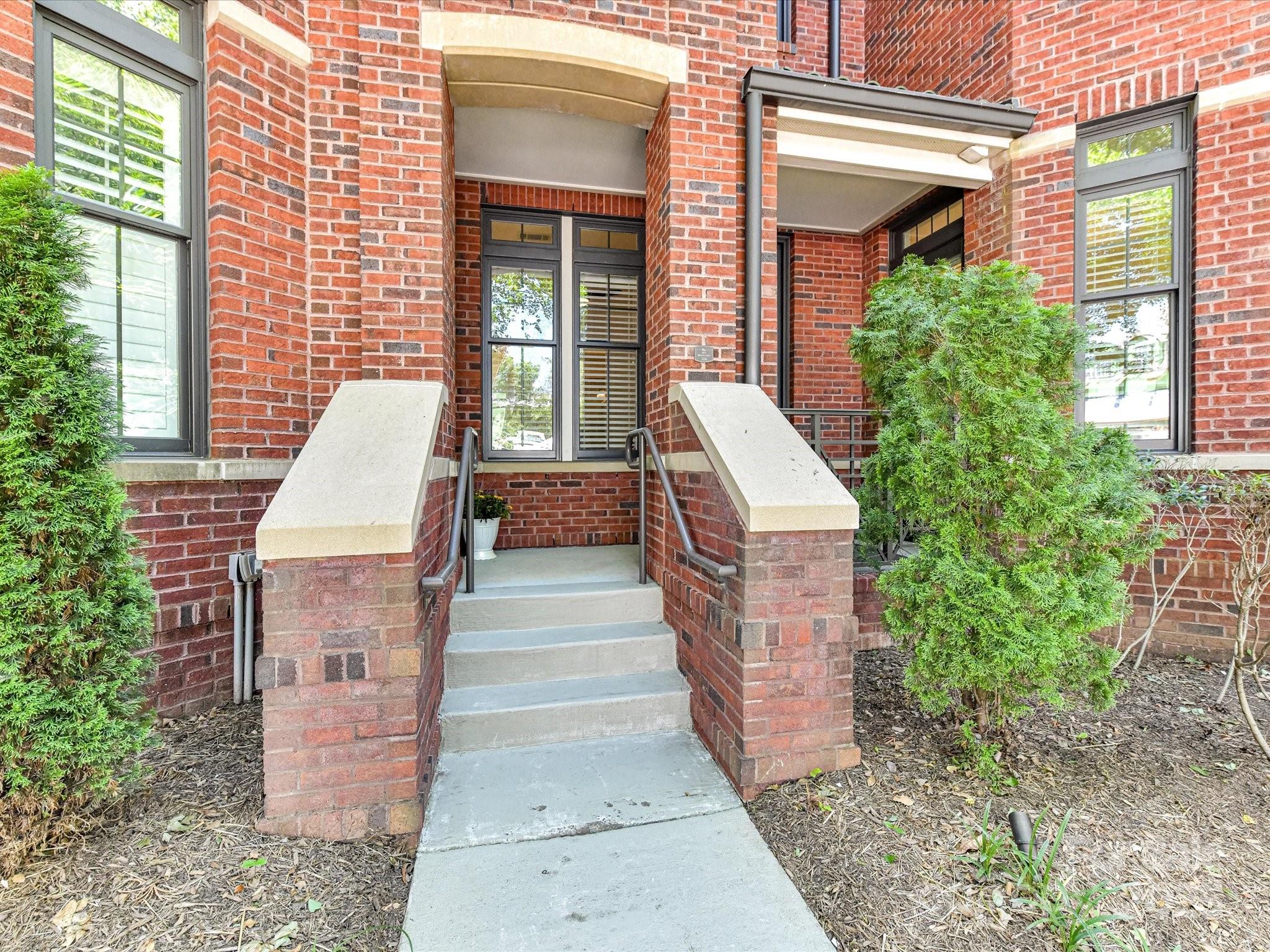2810 Selwyn Avenue 104