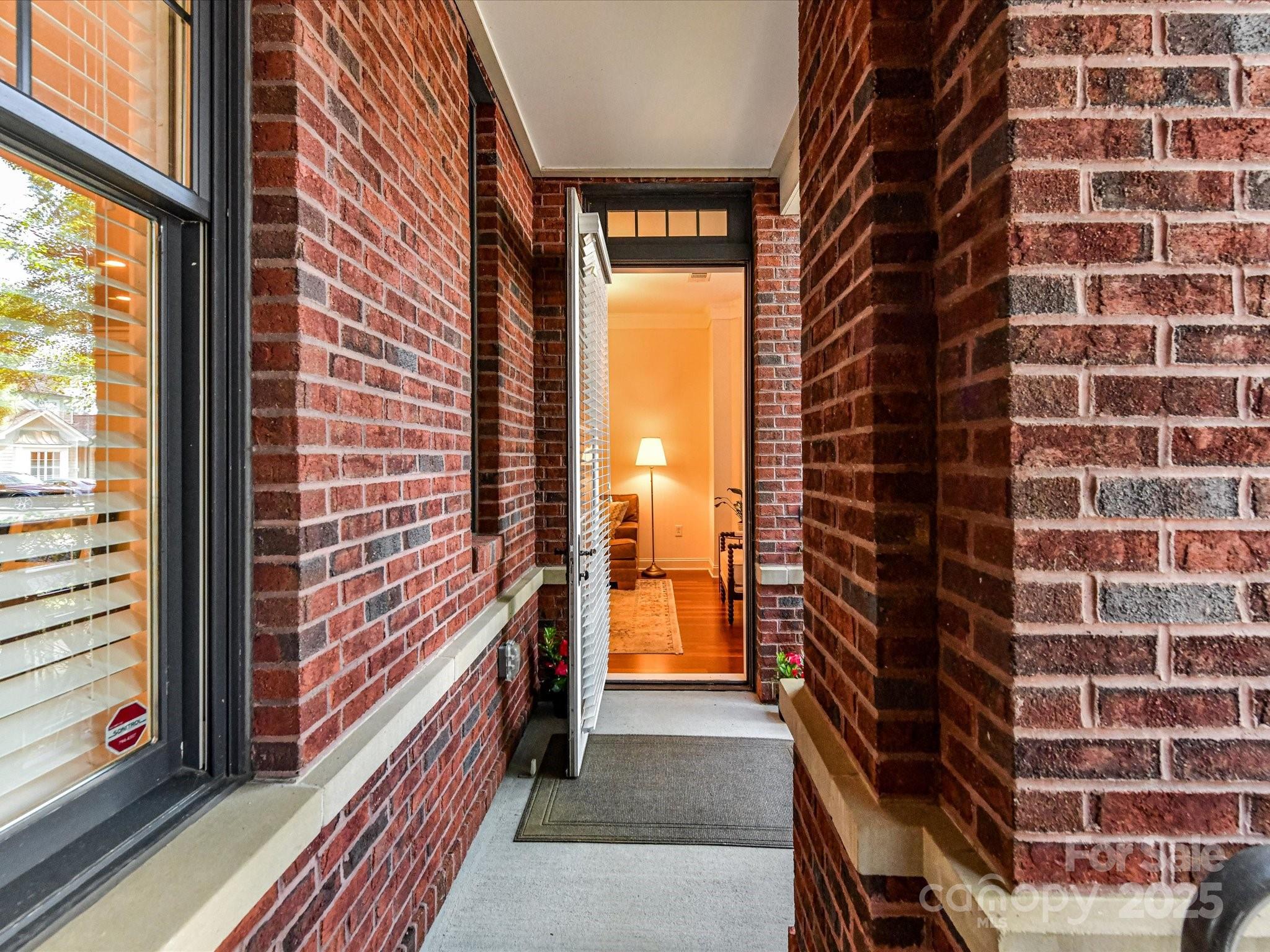 2810 Selwyn Avenue 104