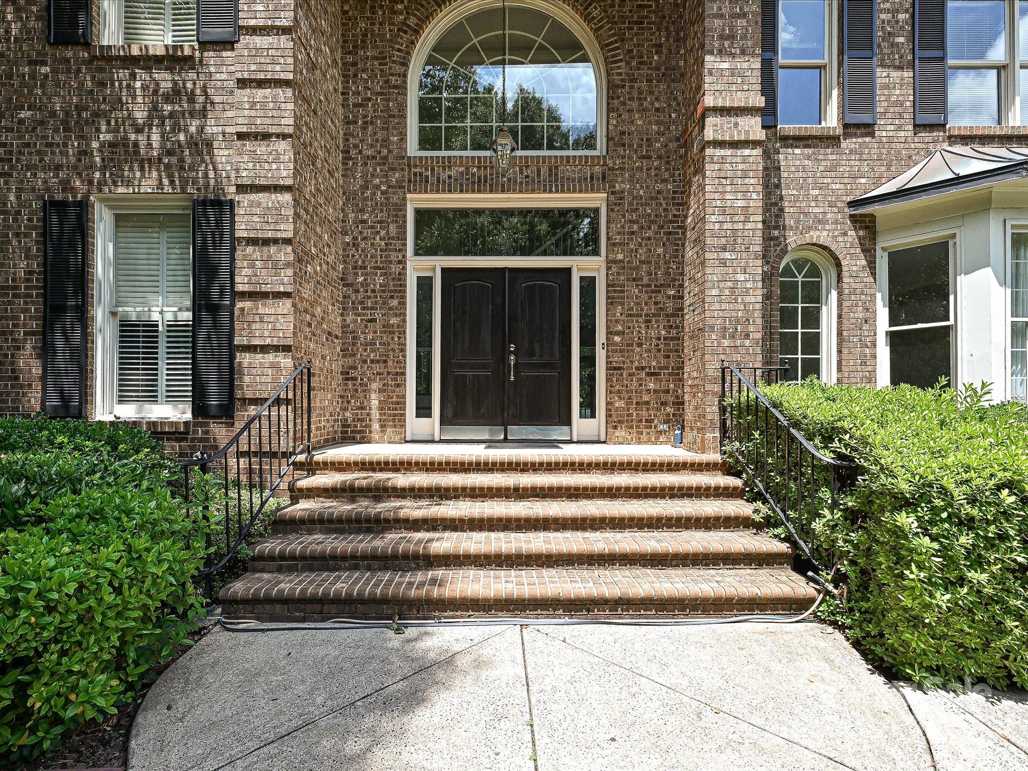620 River Oaks Lane