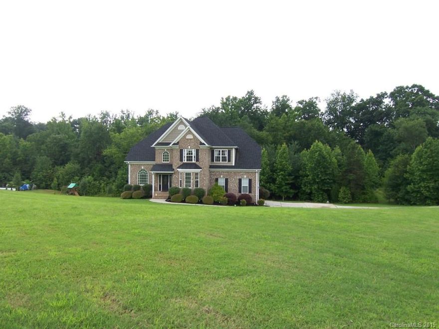 Spacious home with large lot! Home boasts a formal dining room and living room! Chef’s kitchen w/ flowing granite counter tops, stainless steel appliances, tile backsplash & breakfast nook! Lots of large windows & natural light throughout. Owner suite offers double tray ceiling, sitting area and master bath boasts double vanity, tile shower and whirlpool tub! Three other bedrooms upstairs provide plenty of room for everyone! Lots of finishes throughout this beautiful home!