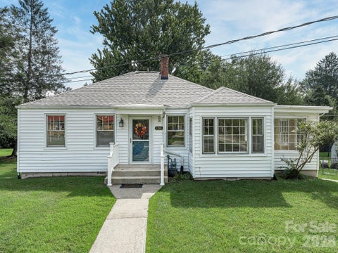 Photo of 106 Green Acres Avenue, Brevard, NC 28712 (MLS # 4388358)
