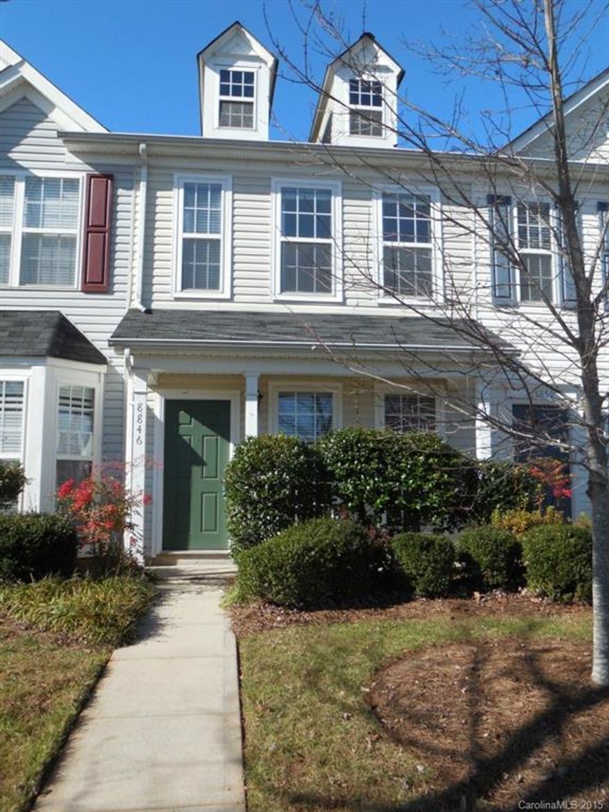 LOCATION! Check Out This Steele Creek Area Townhouse for sale in Sullivans.Open floorplan concept is
perfect for entertaining. The private patio is perfect for BBQ's.The unit is in pristine condition. Popular SW Charlotte location, close to shopping and restaurants.