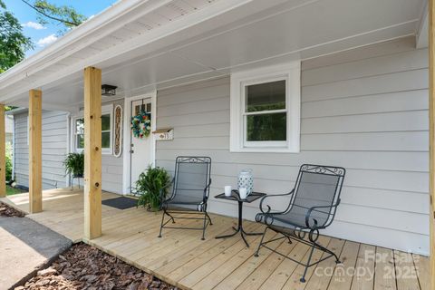 73 20th Avenue SW Hickory NC 28602