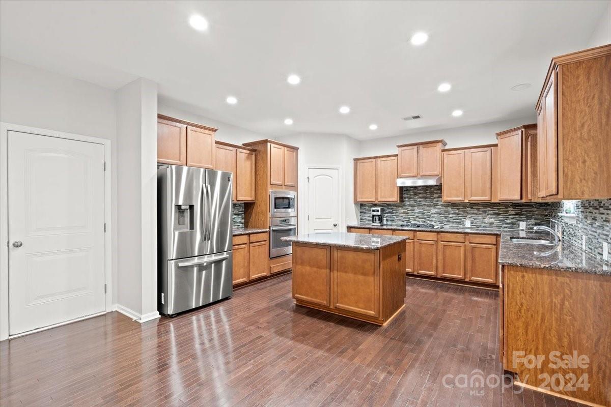 River Lake - Residential