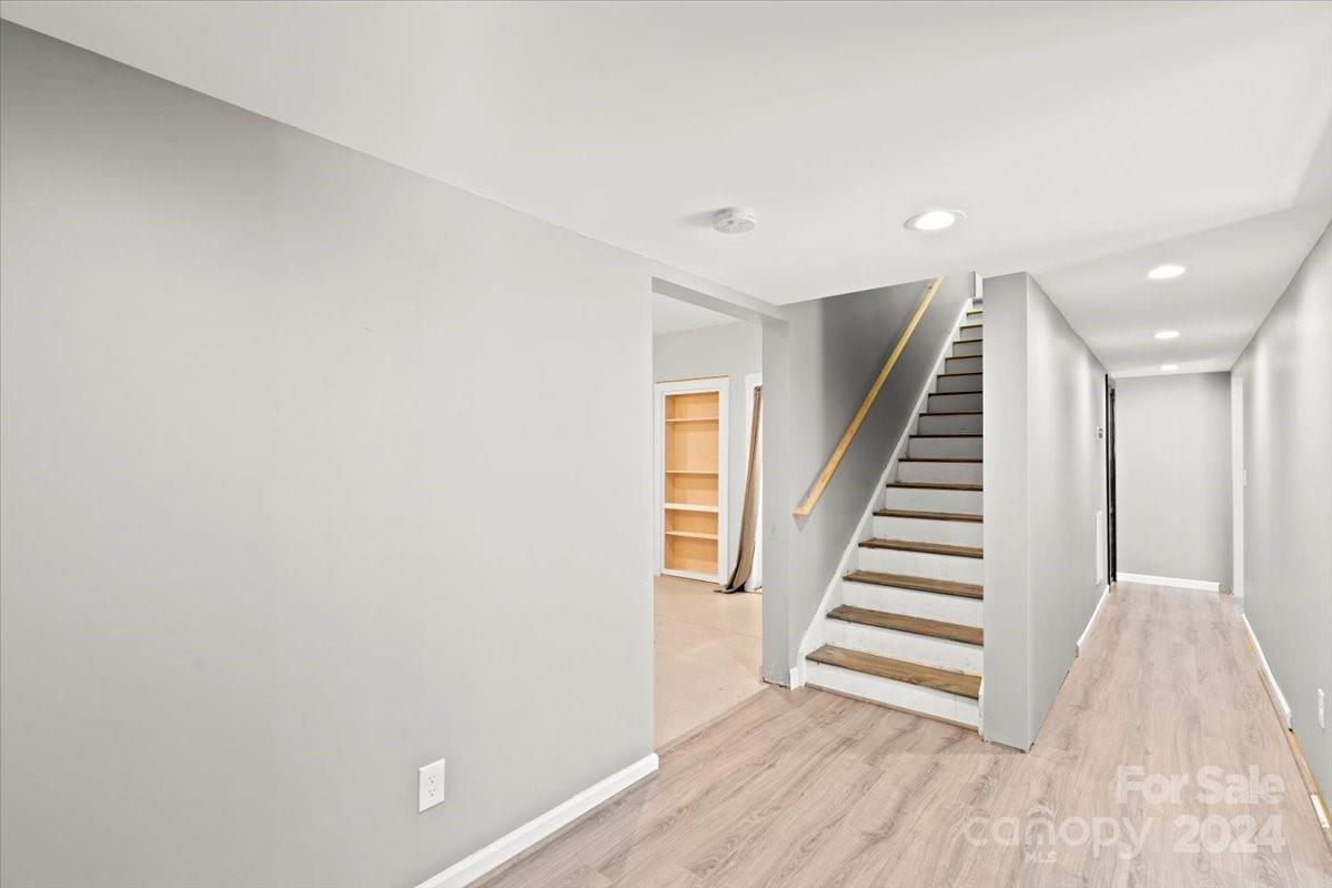 River Lake - Residential