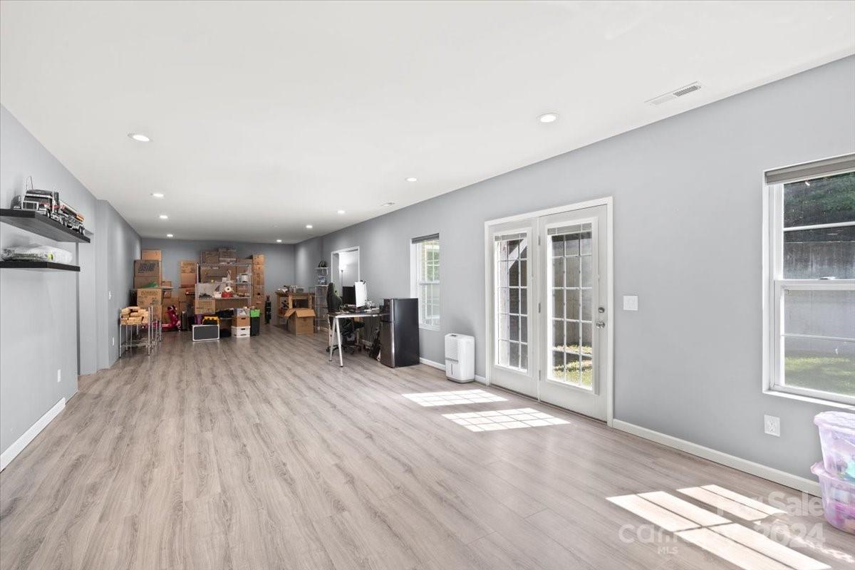 River Lake - Residential