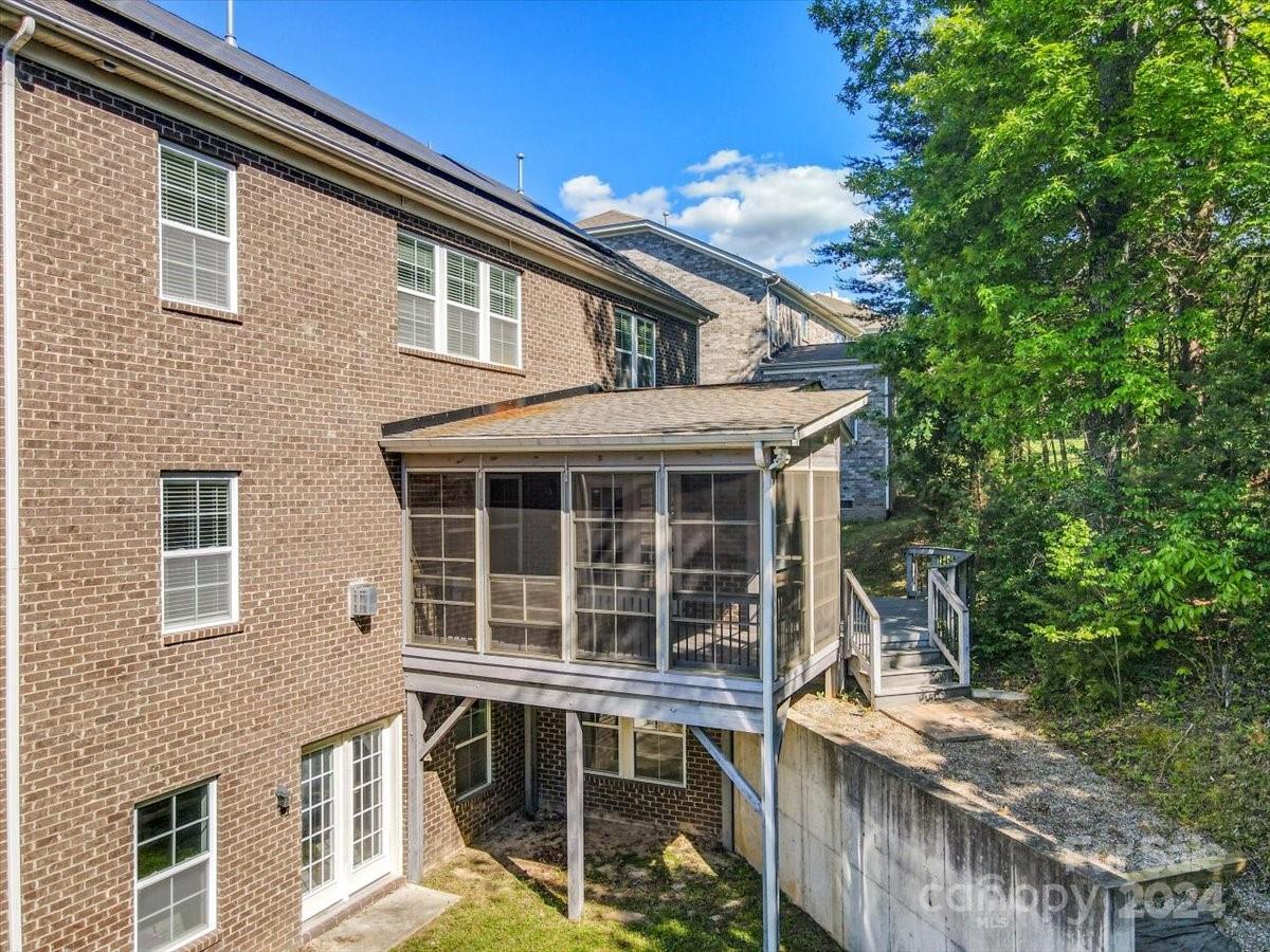 River Lake - Residential