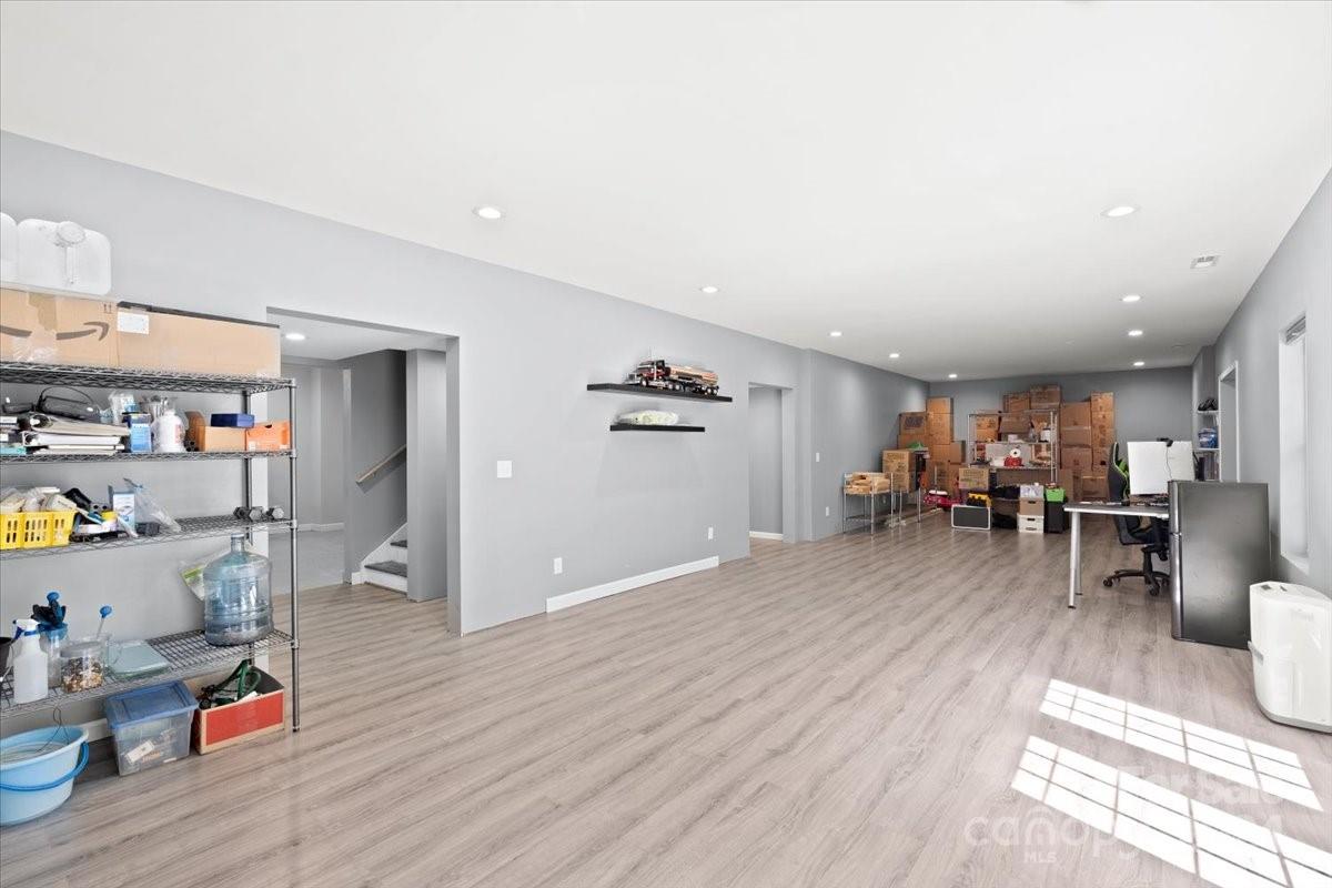 River Lake - Residential