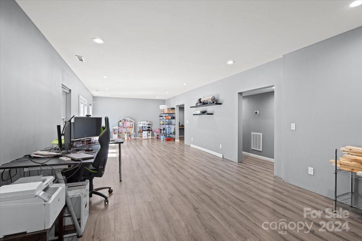 River Lake - Residential