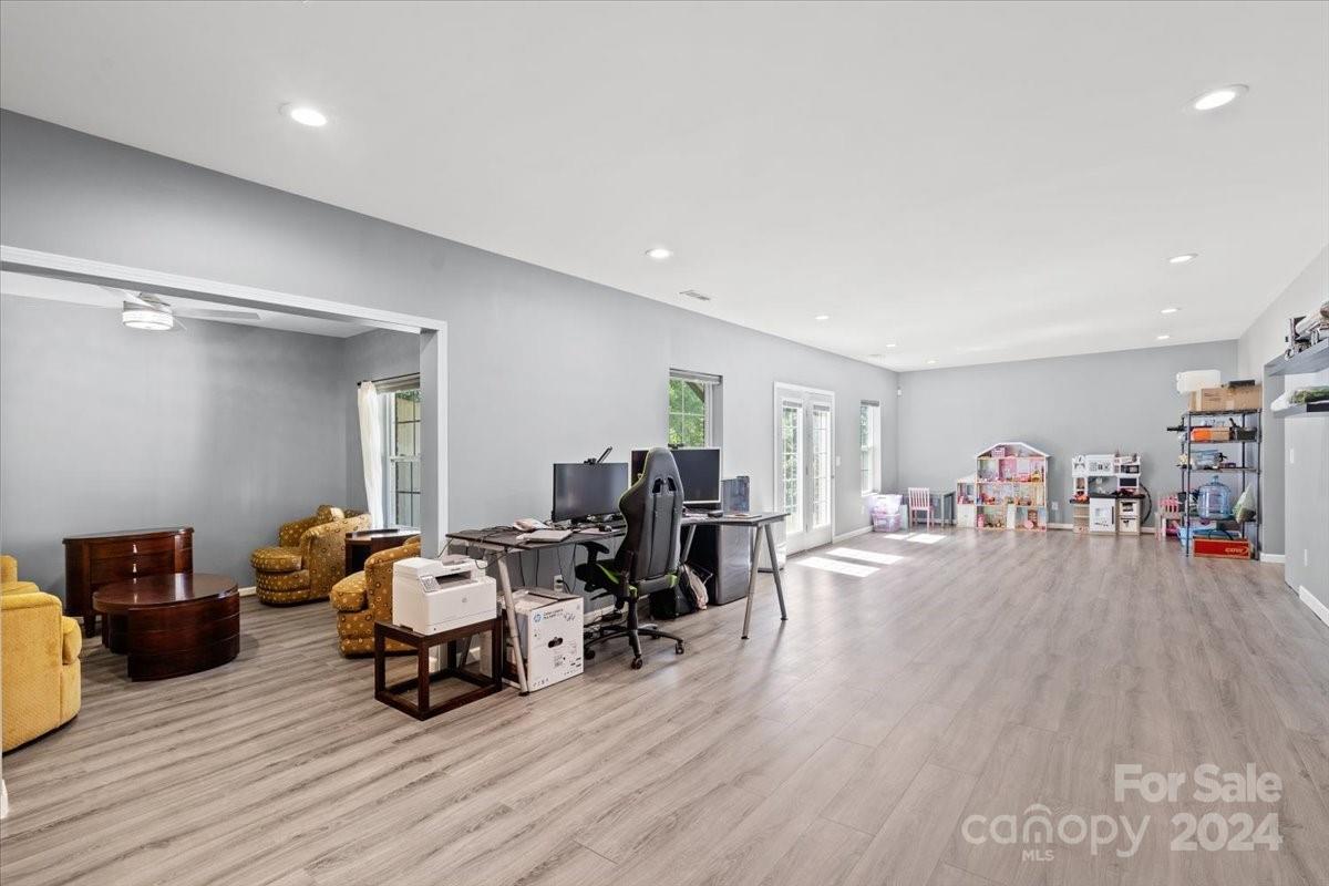 River Lake - Residential