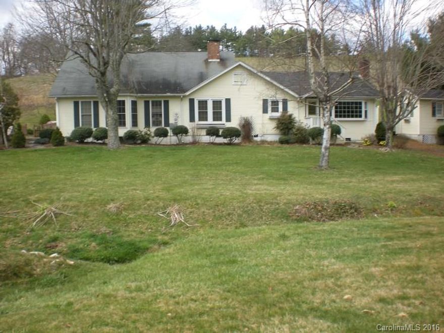 Actual address is NC Hwy 16 S. Nice, 1.5 story home. Lots of square footage. Master on main level, 5th bedroom up. Beautiful sun-room overlooks back yard.The location is convenient to Jefferson, West Jefferson, The New River, about 15 minutes from Wilksboro and 30 minutes from Boone. Prefer 2 to 3 year lease, but will consider 1 year. Application available in attachment section. Lease option to purchase also available. Please include latest copy of your full credit report with application.