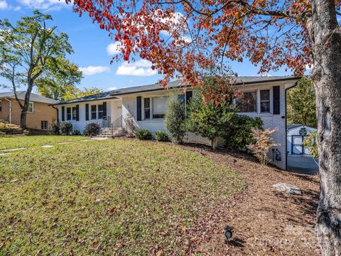 Photo of 2115 N Stoney View Court, Hendersonville, NC 28792 (MLS # 4310001)