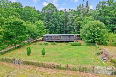 8252 Holbert Cove Road Saluda NC 28773
