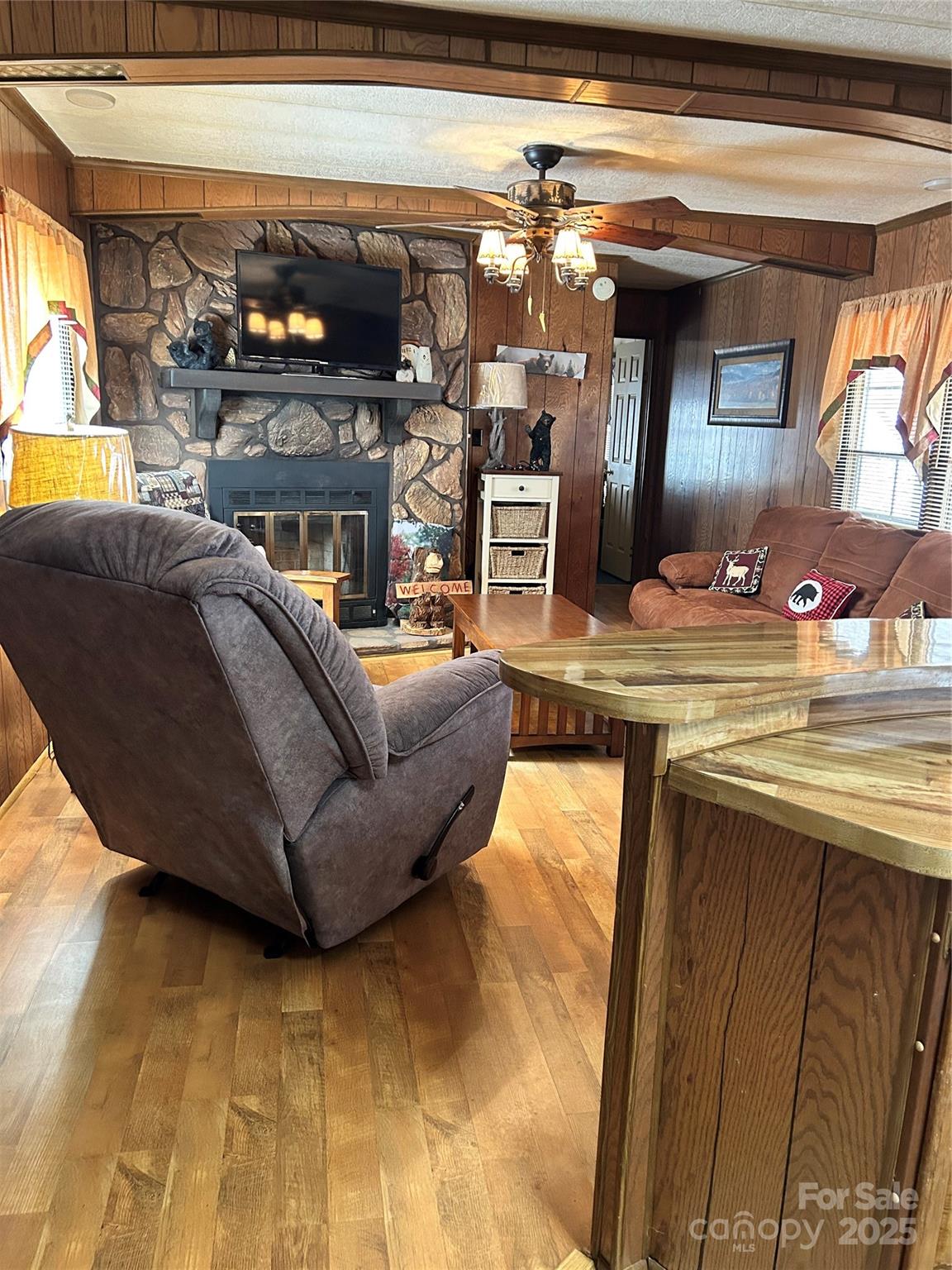 84 Greentree Lane