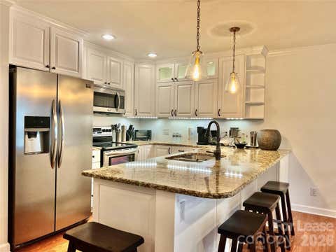 Photo of 1323 Queens Road #417, Charlotte, NC 28207 (MLS # 4396532)