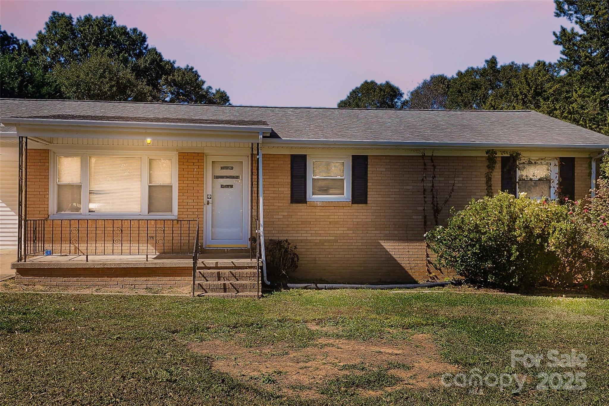 913 Harper Road